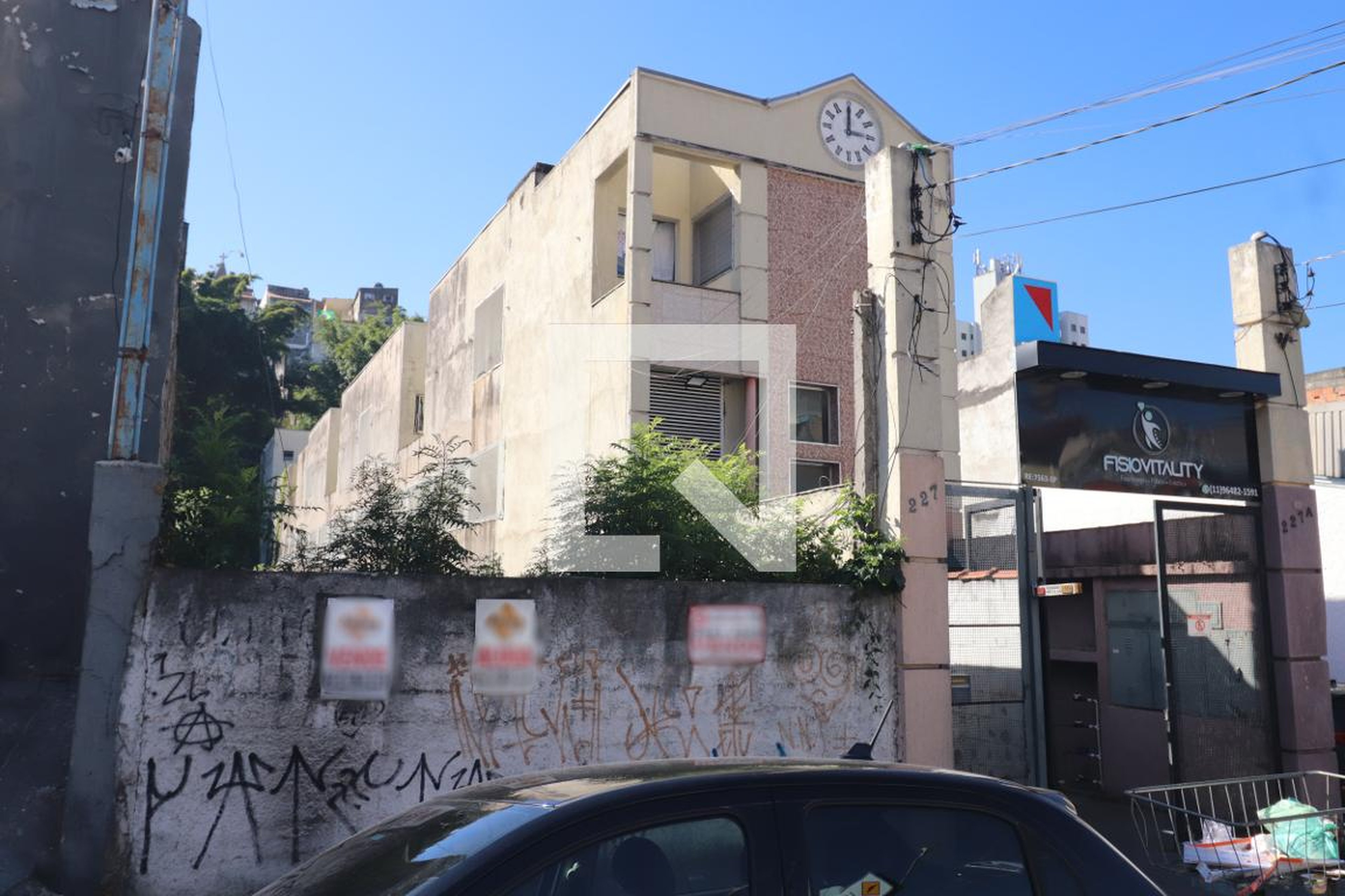 Fachada Condomínio em Rua Matusalém Matoso, 227