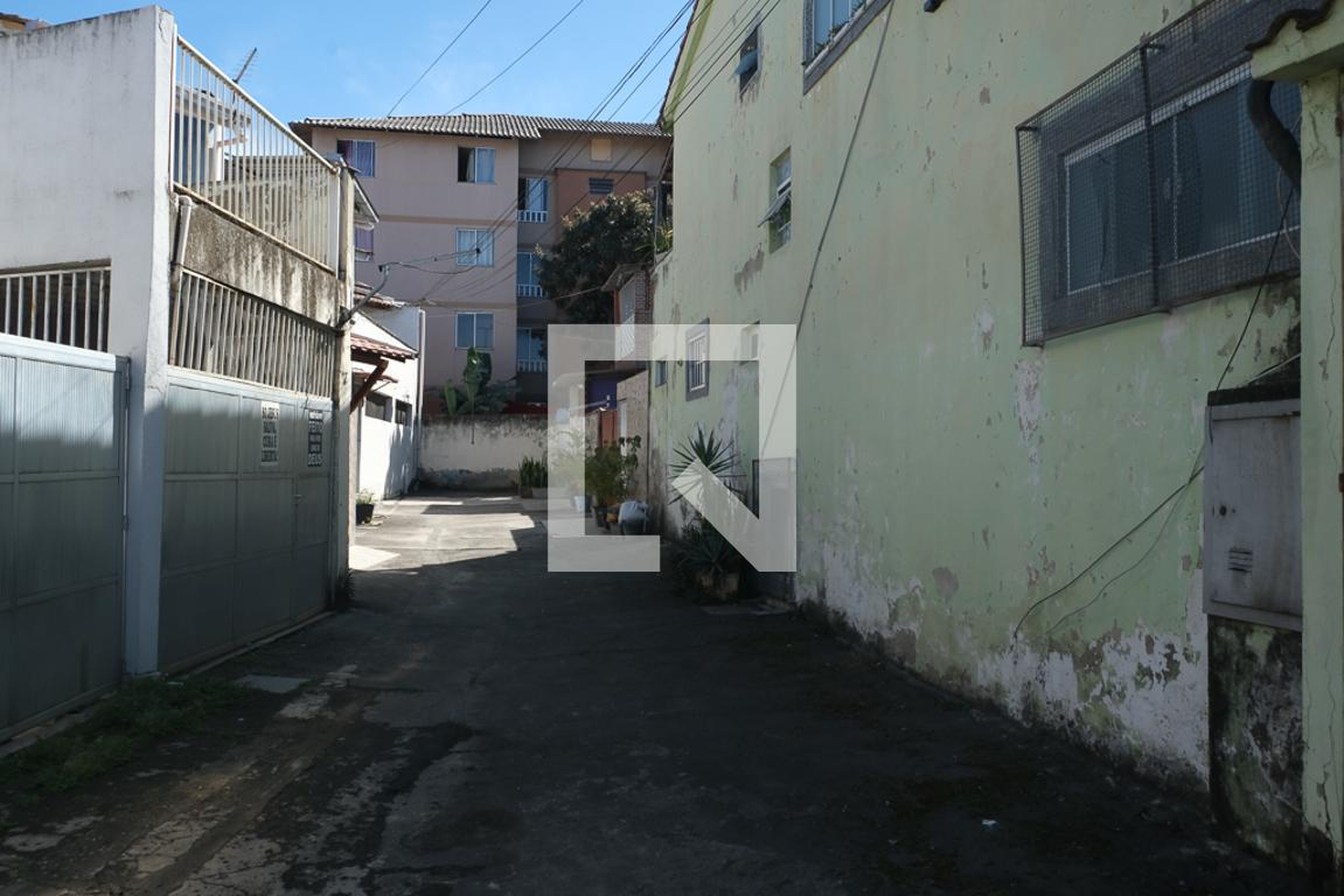 Fachada Condomínio em Rua José Dias Valente, 8
