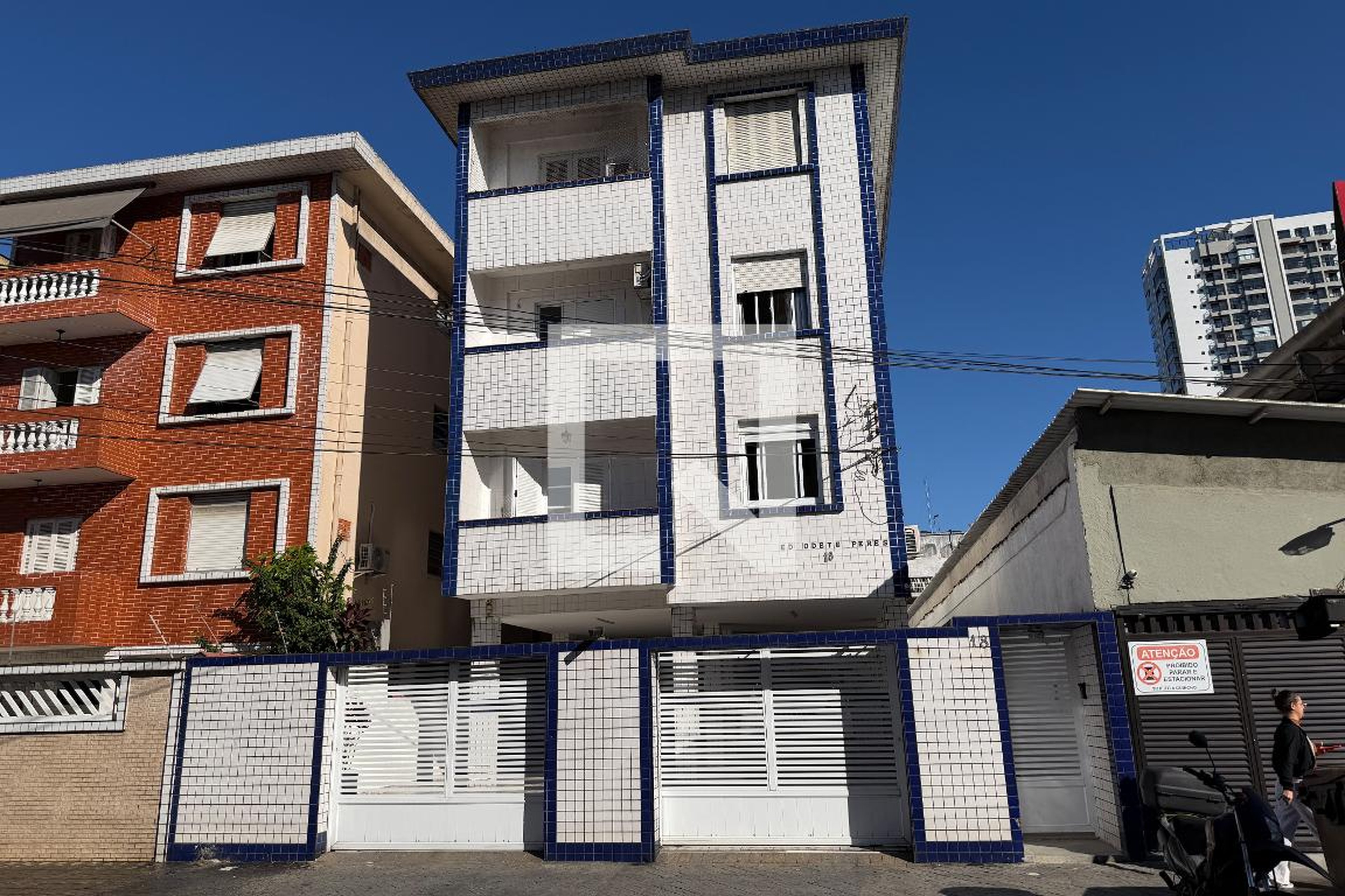 Fachada Condomínio em Rua Álvares de Azevedo, 18