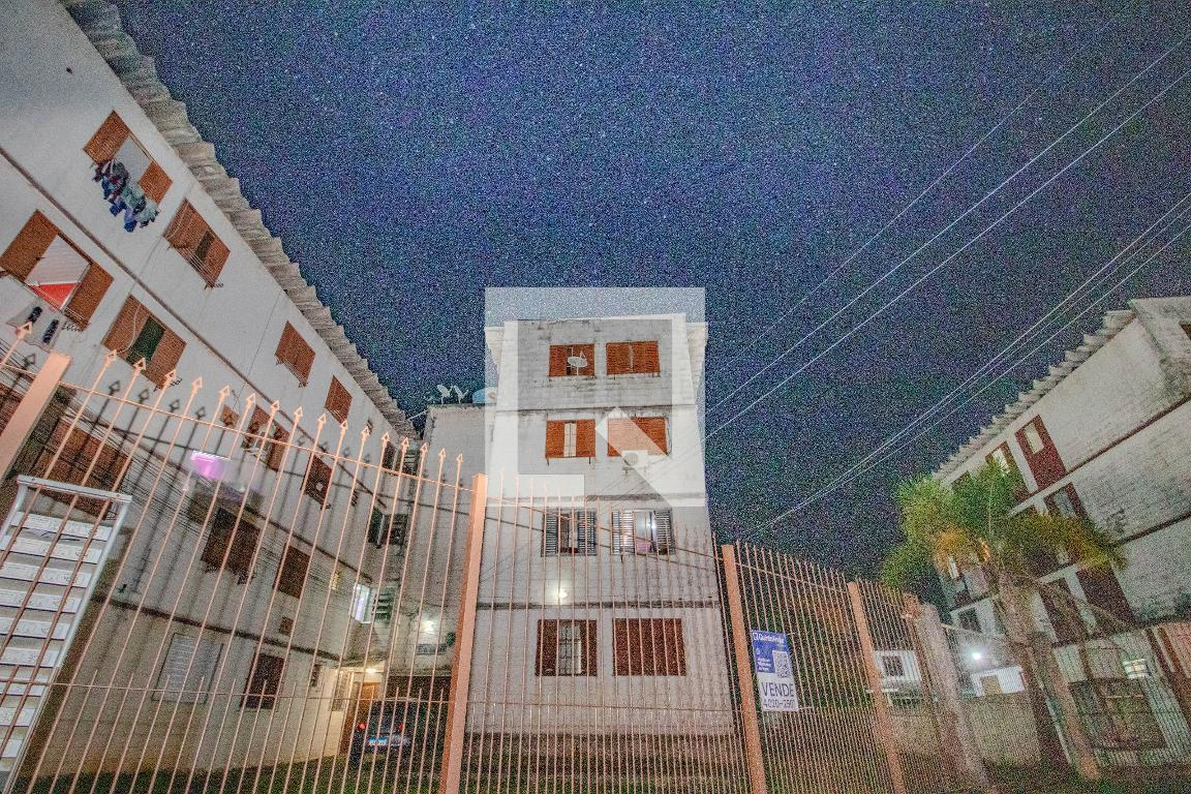 Fachada Condomínio em Rua Fernando Camarano, 215