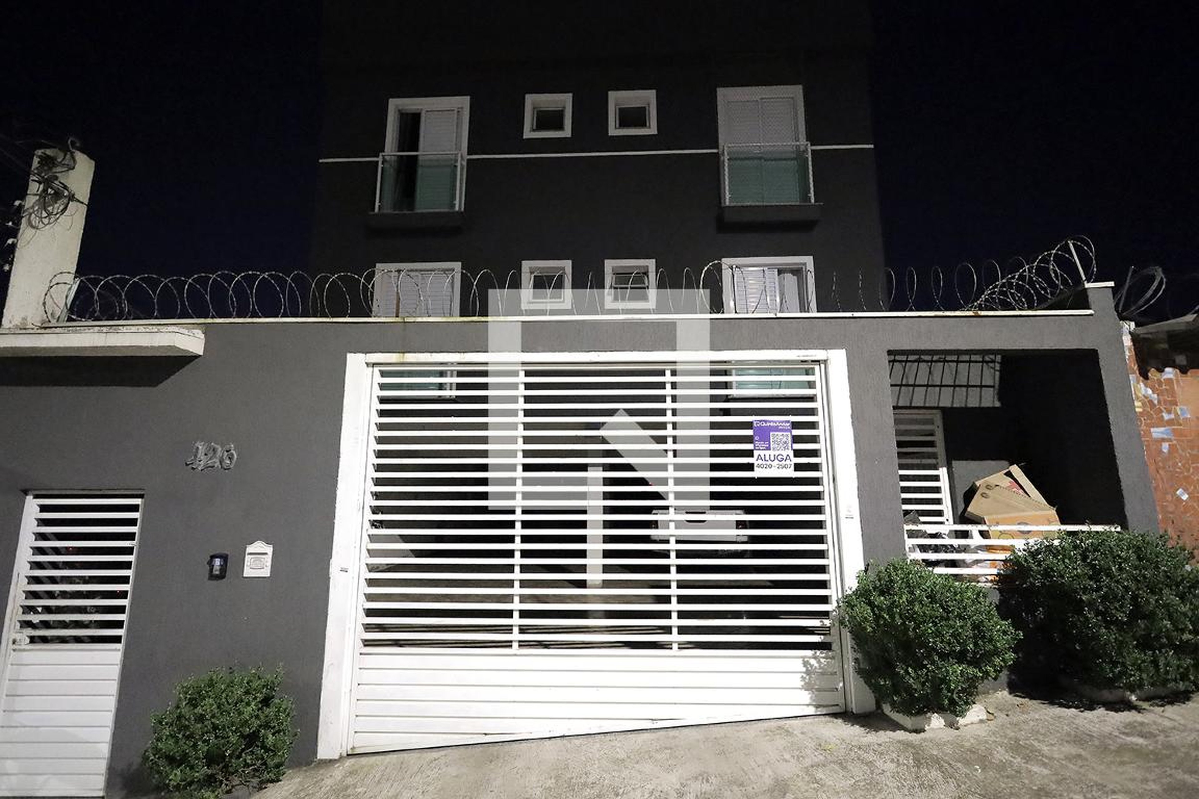 Fachada Condomínio em Rua Amarílis, 426