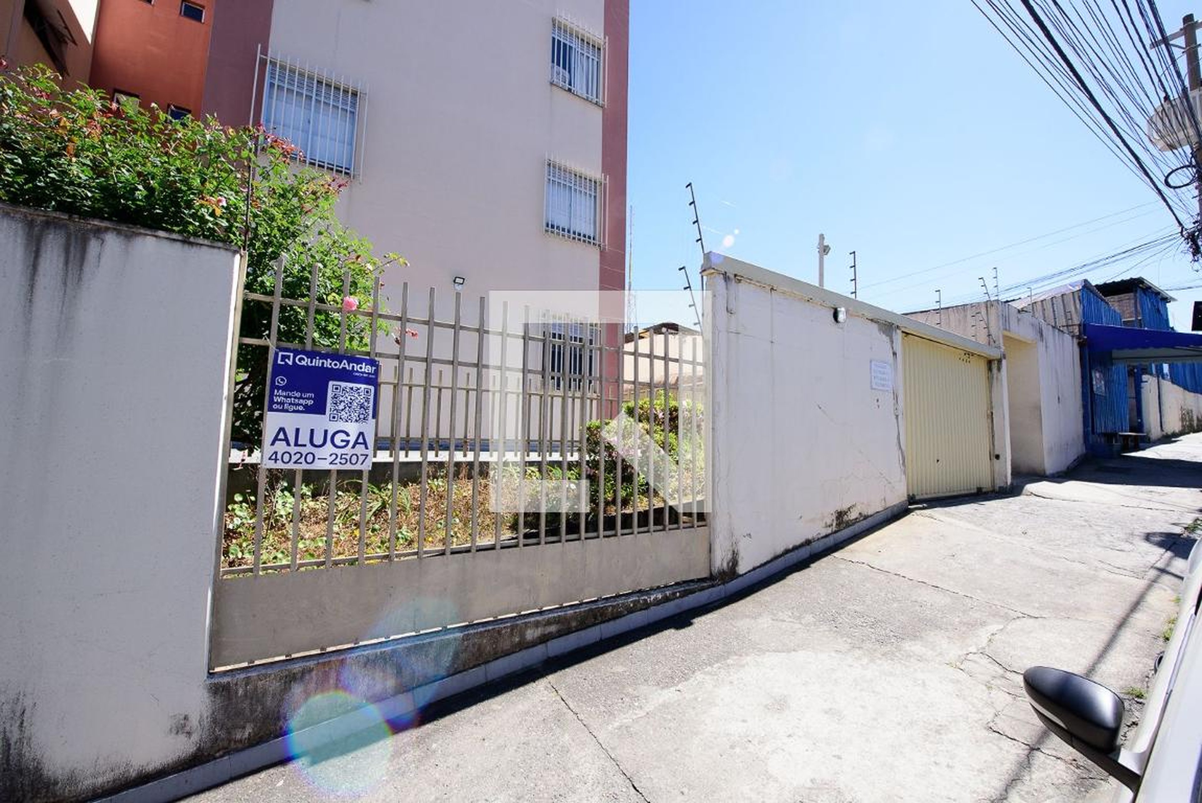 Fachada Condomínio em Rua Stella Camargos, 245