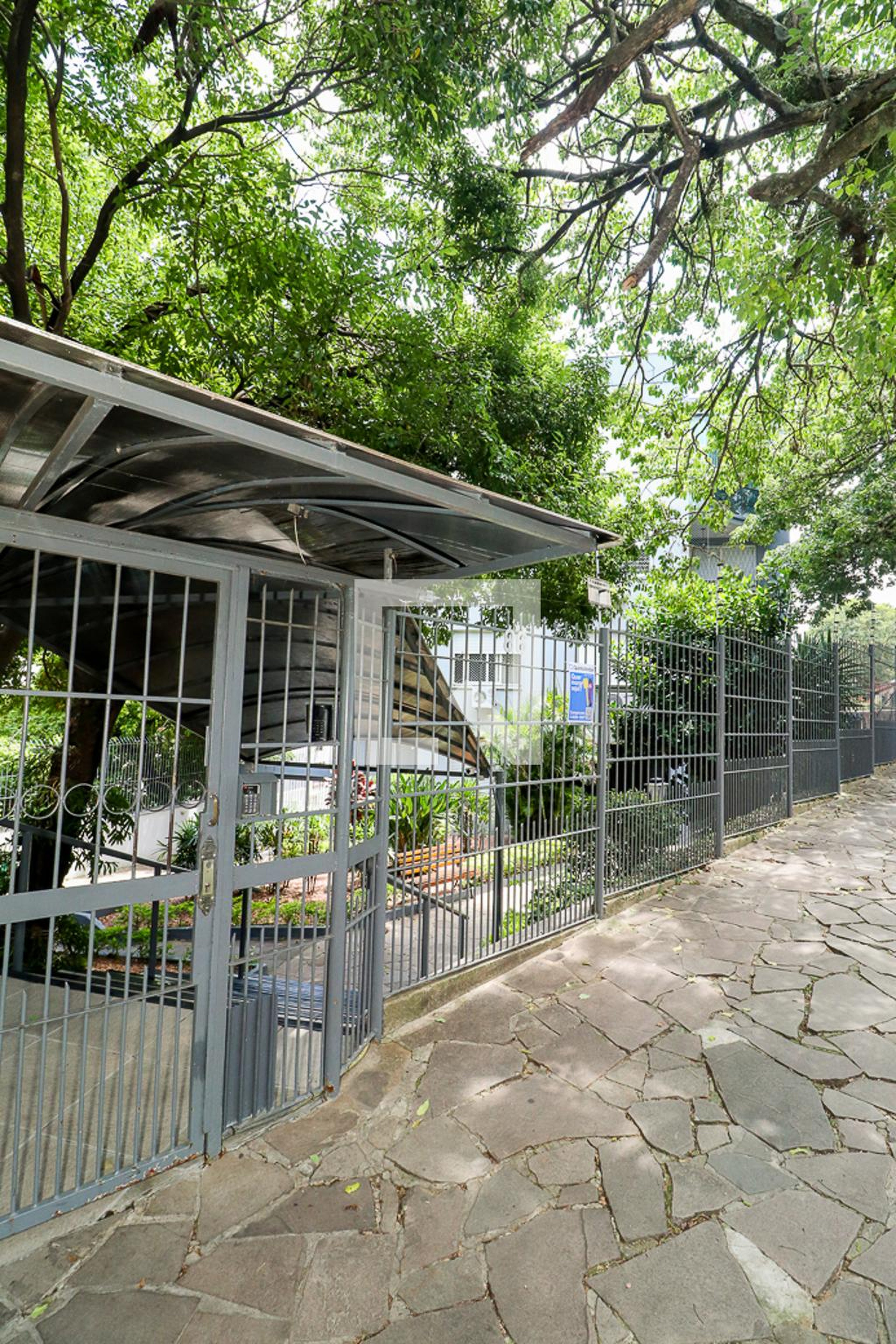 Fachada Condomínio em Rua Edmundo Bastian, 86