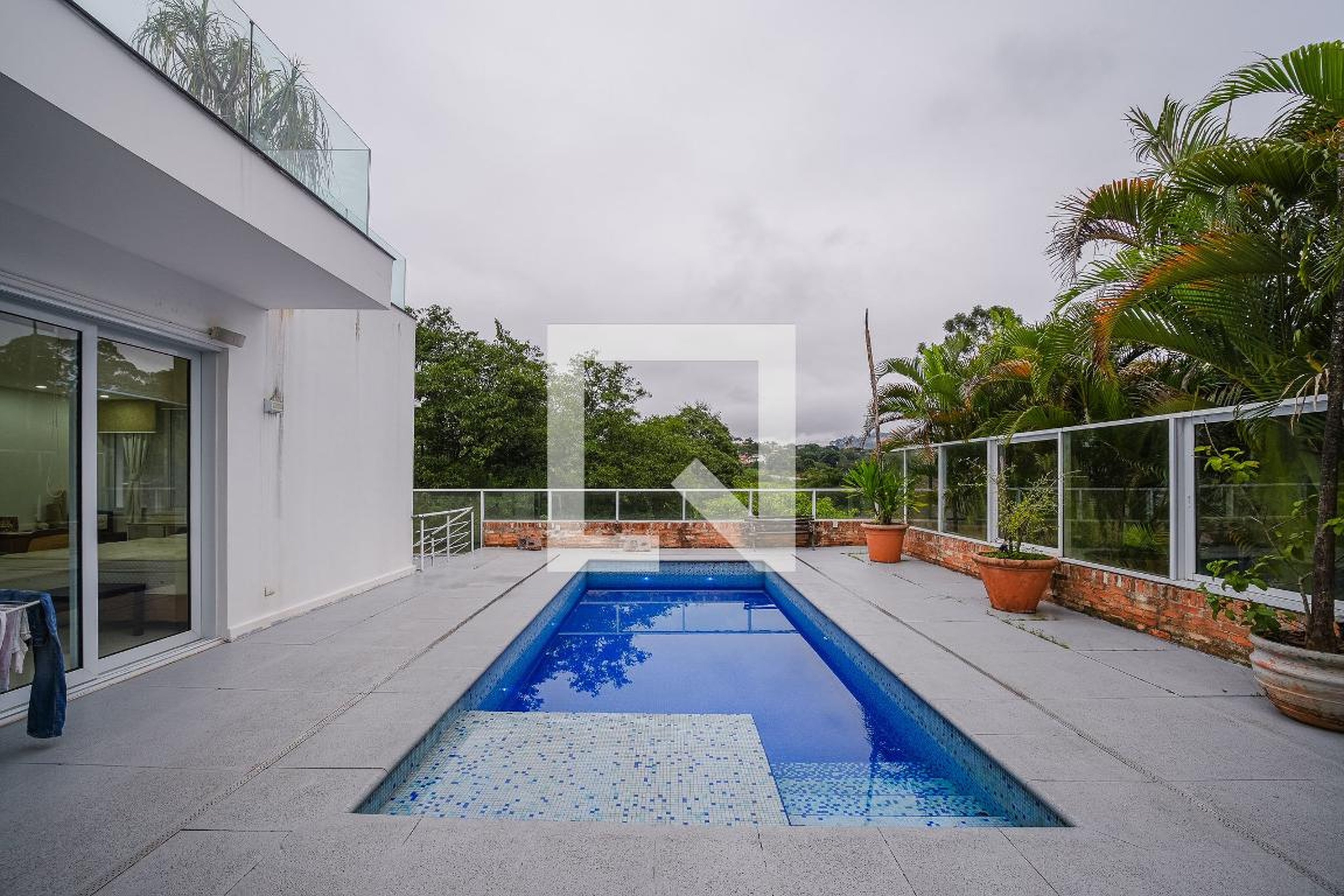 Piscina Condomínio em Alameda das Camélias, 753