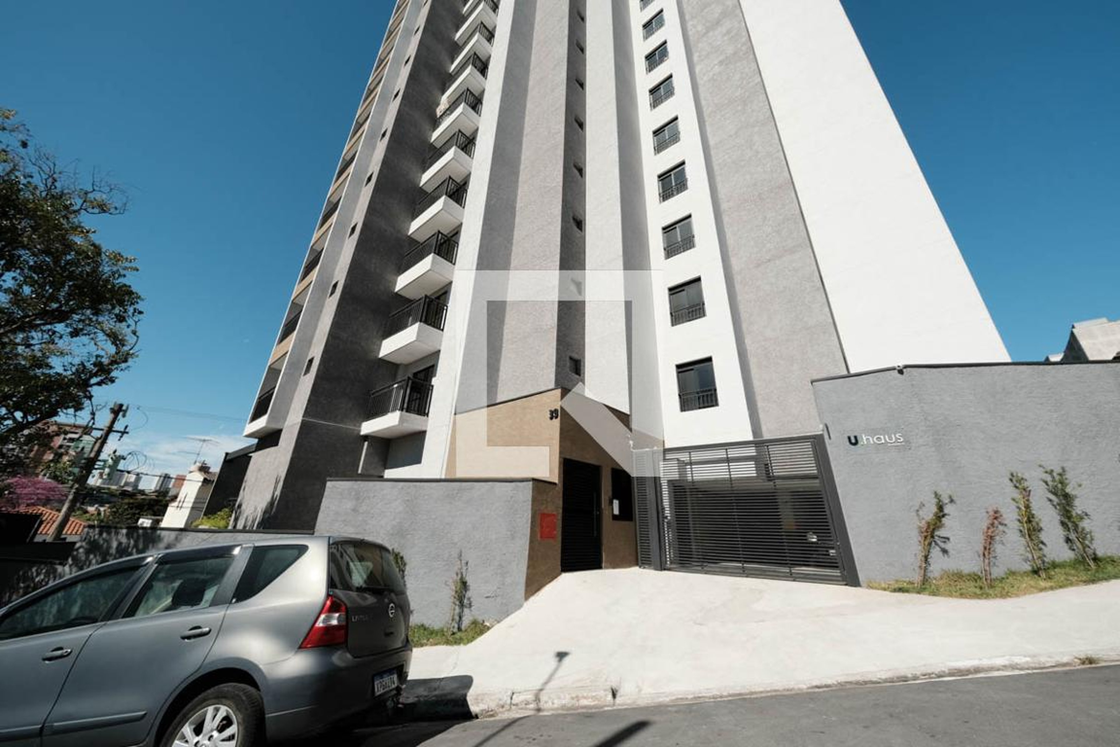 Fachada Condomínio em Rua Altamira, 39
