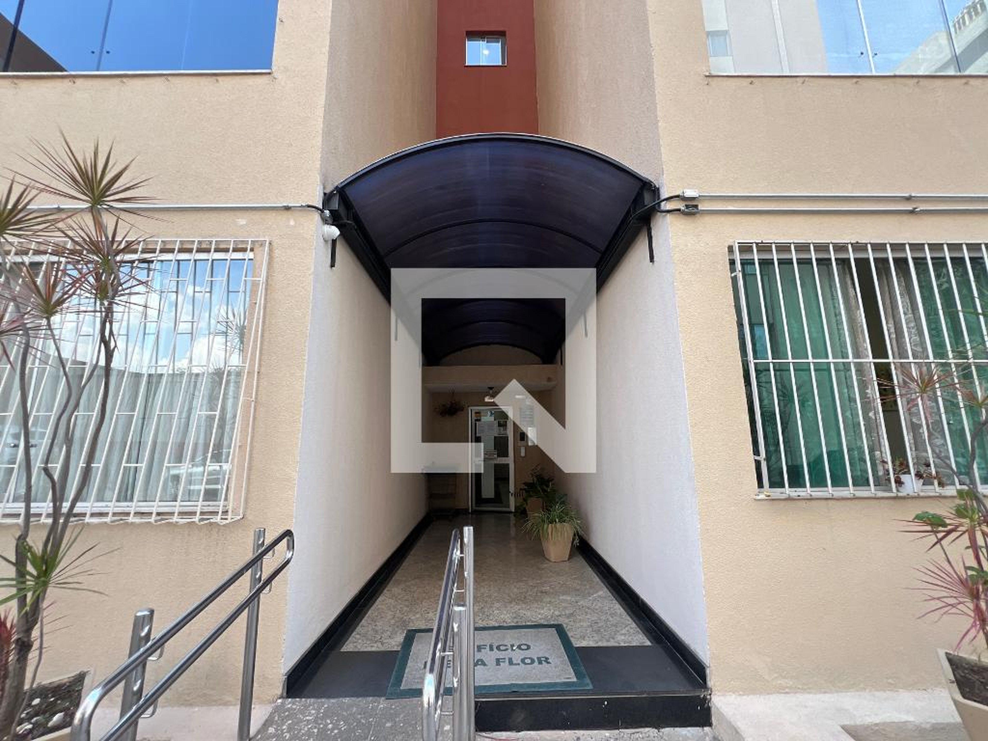 Hall social Condomínio em Rua Mascarenhas de Morais, 195