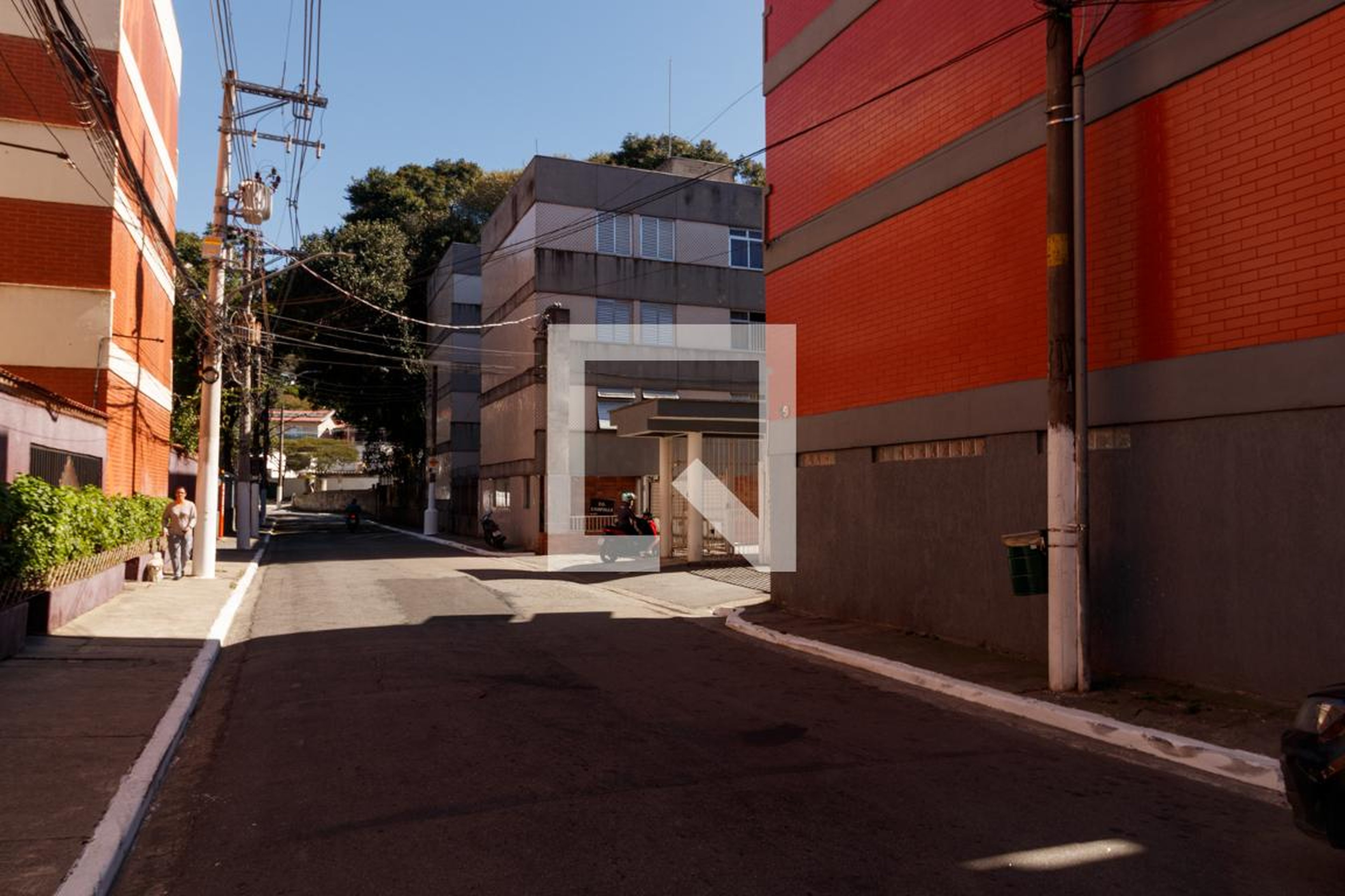Fachada Condomínio em Rua Ângelo Aloísio, 67