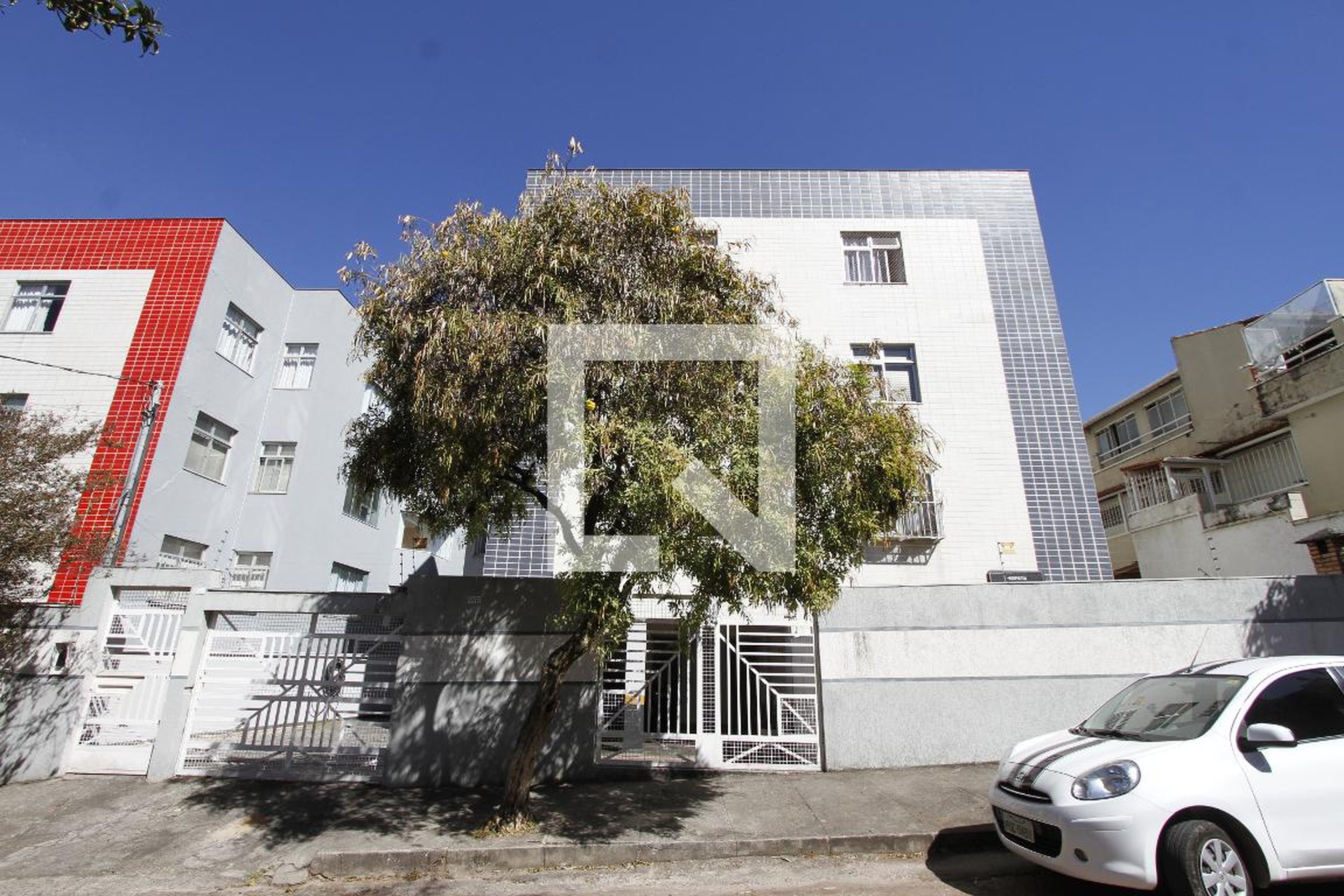 Fachada Condomínio em Rua Guilherme Leite, 235