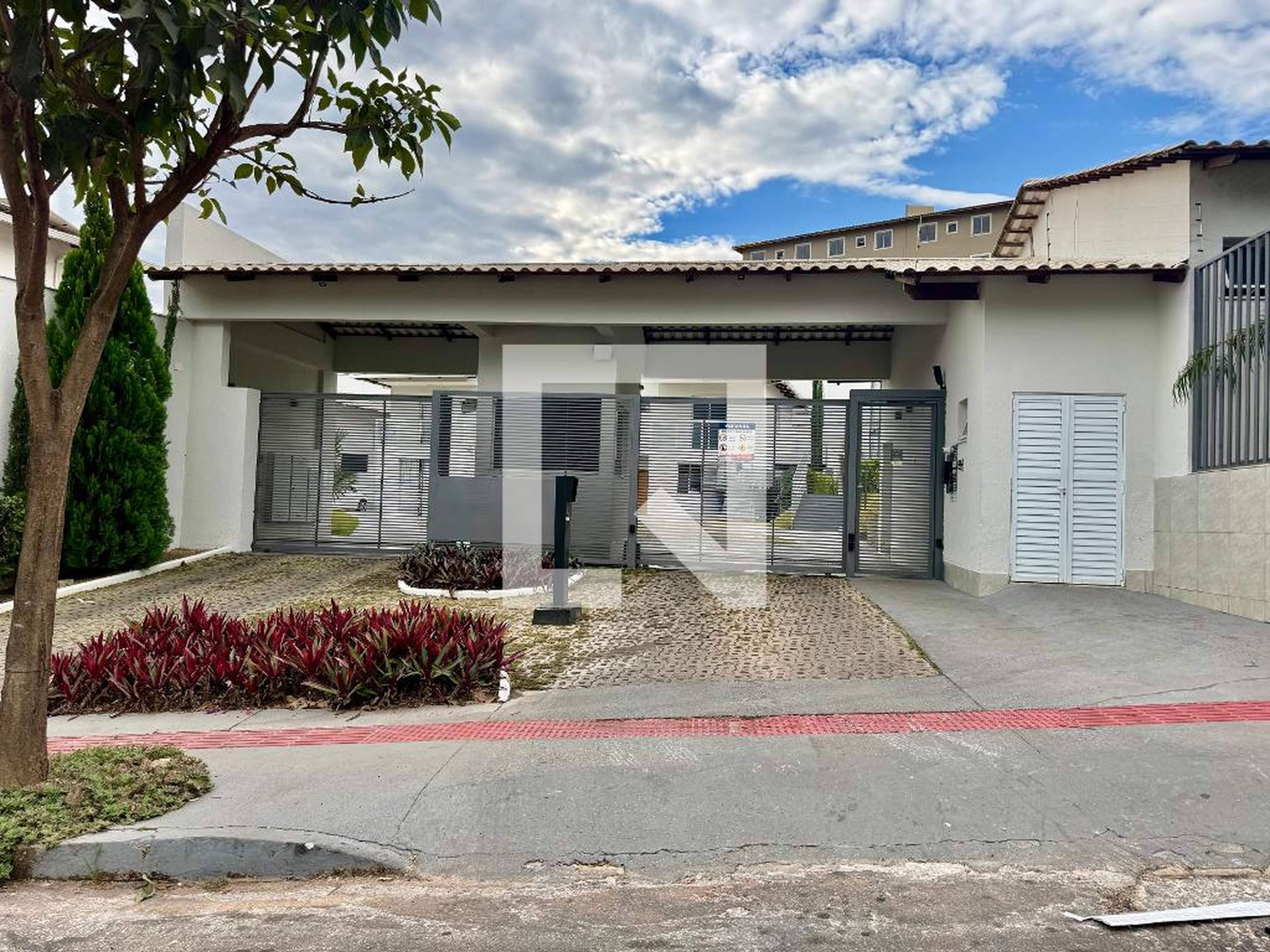 Fachada Condomínio em Rua Professor Sigefredo Marquês, 445