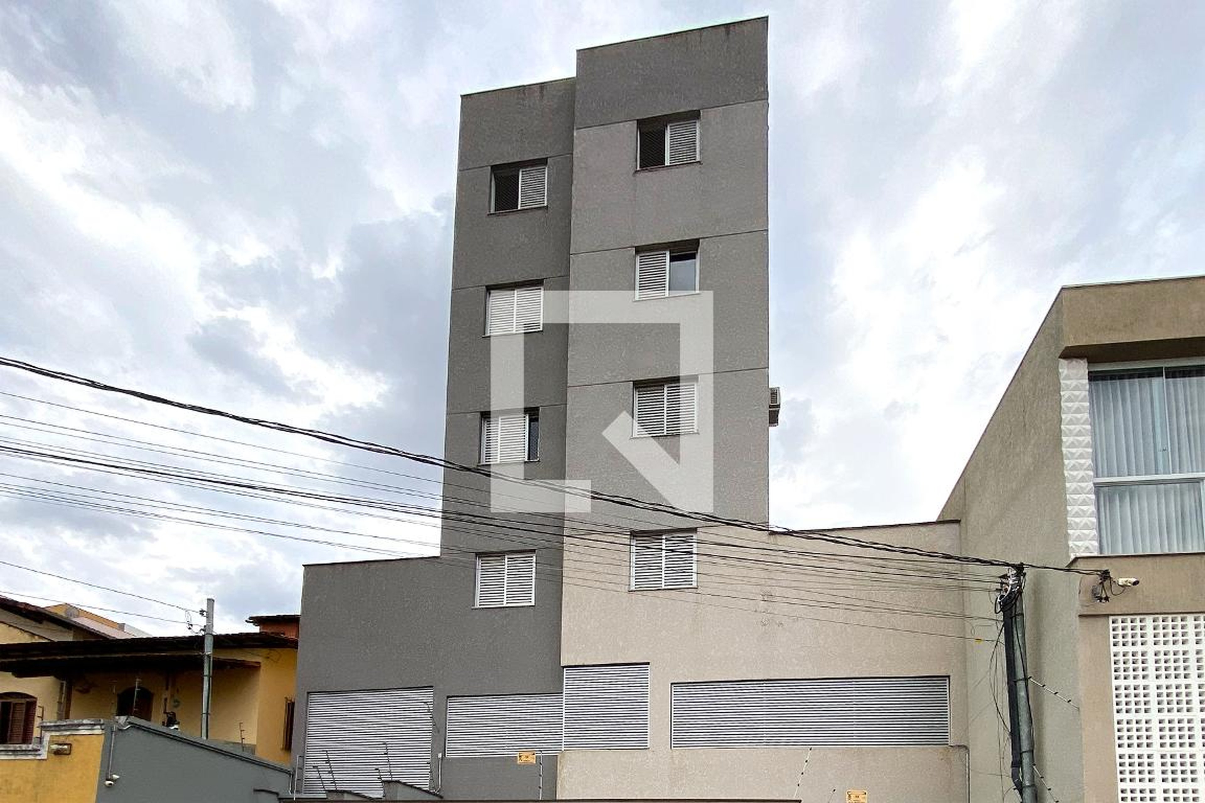 Fachada Condomínio em Rua Peônia, 377
