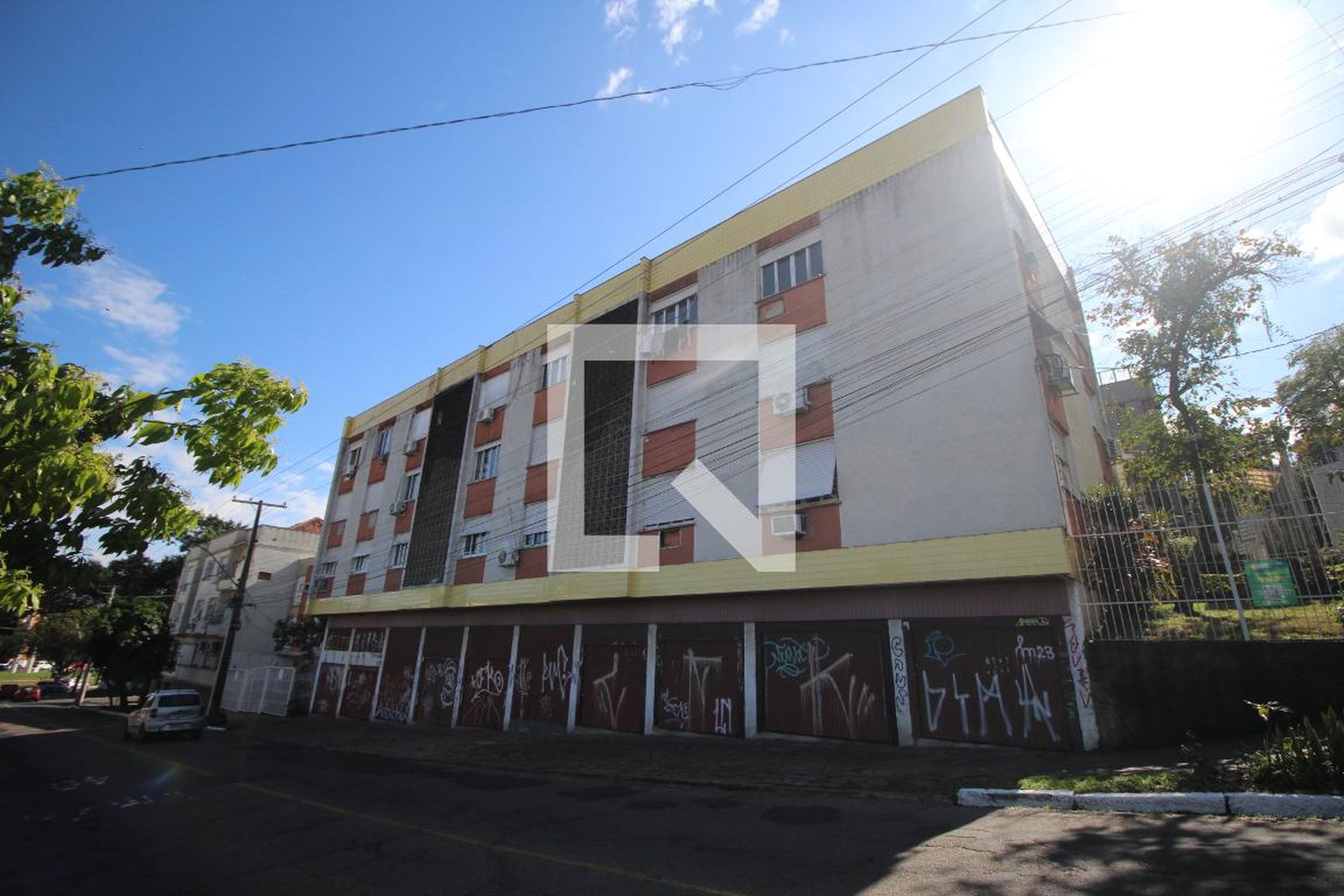 Fachada Condomínio em Rua La Plata, 324
