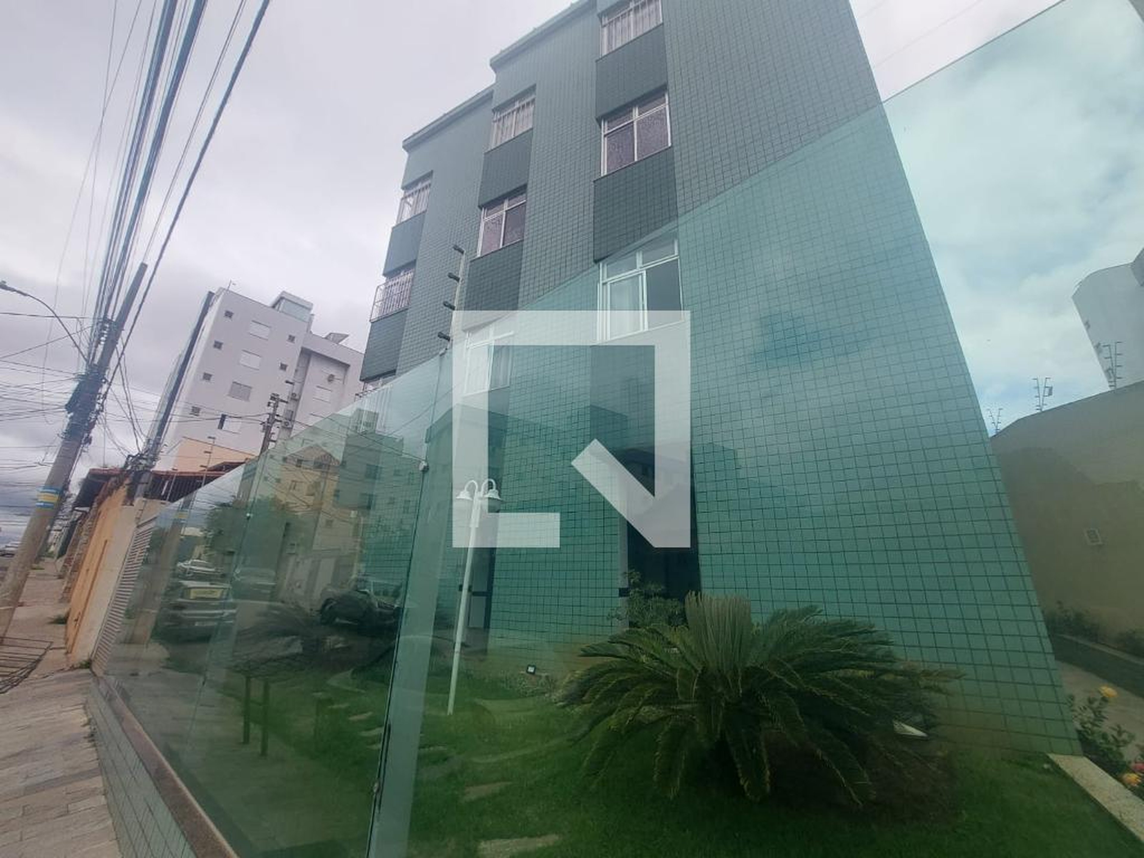 Fachada Condomínio em Rua Oswaldo Ferraz, 496