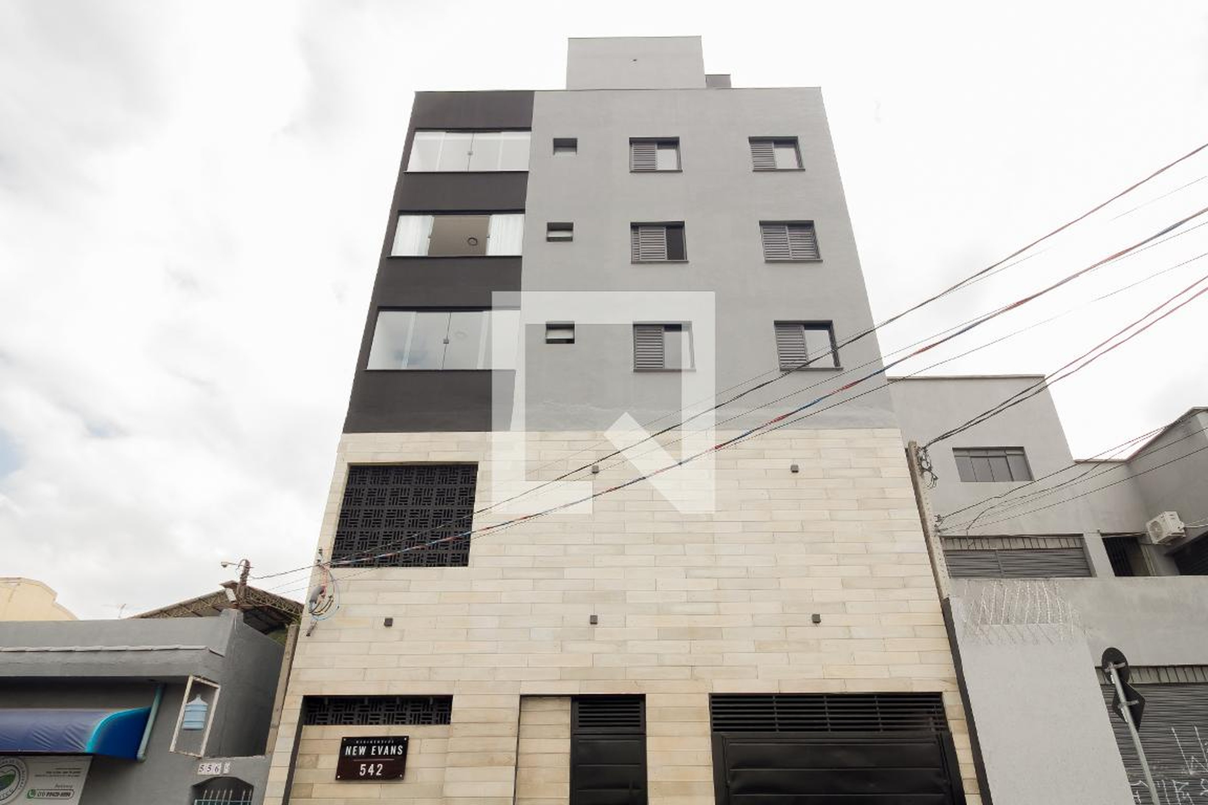 Fachada Condomínio em Rua Evans, 542