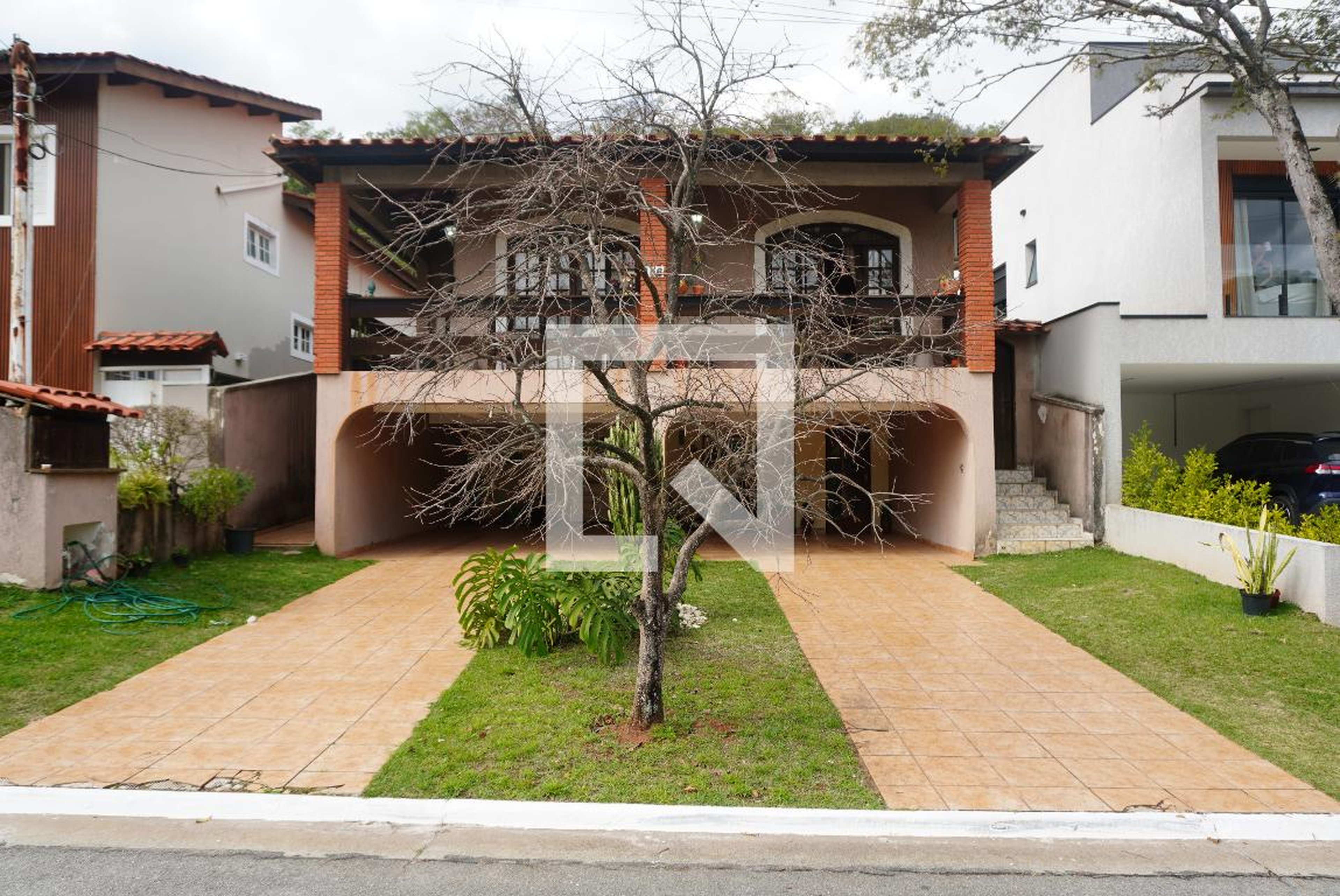 Fachada Condomínio em Alameda Topázio, 156