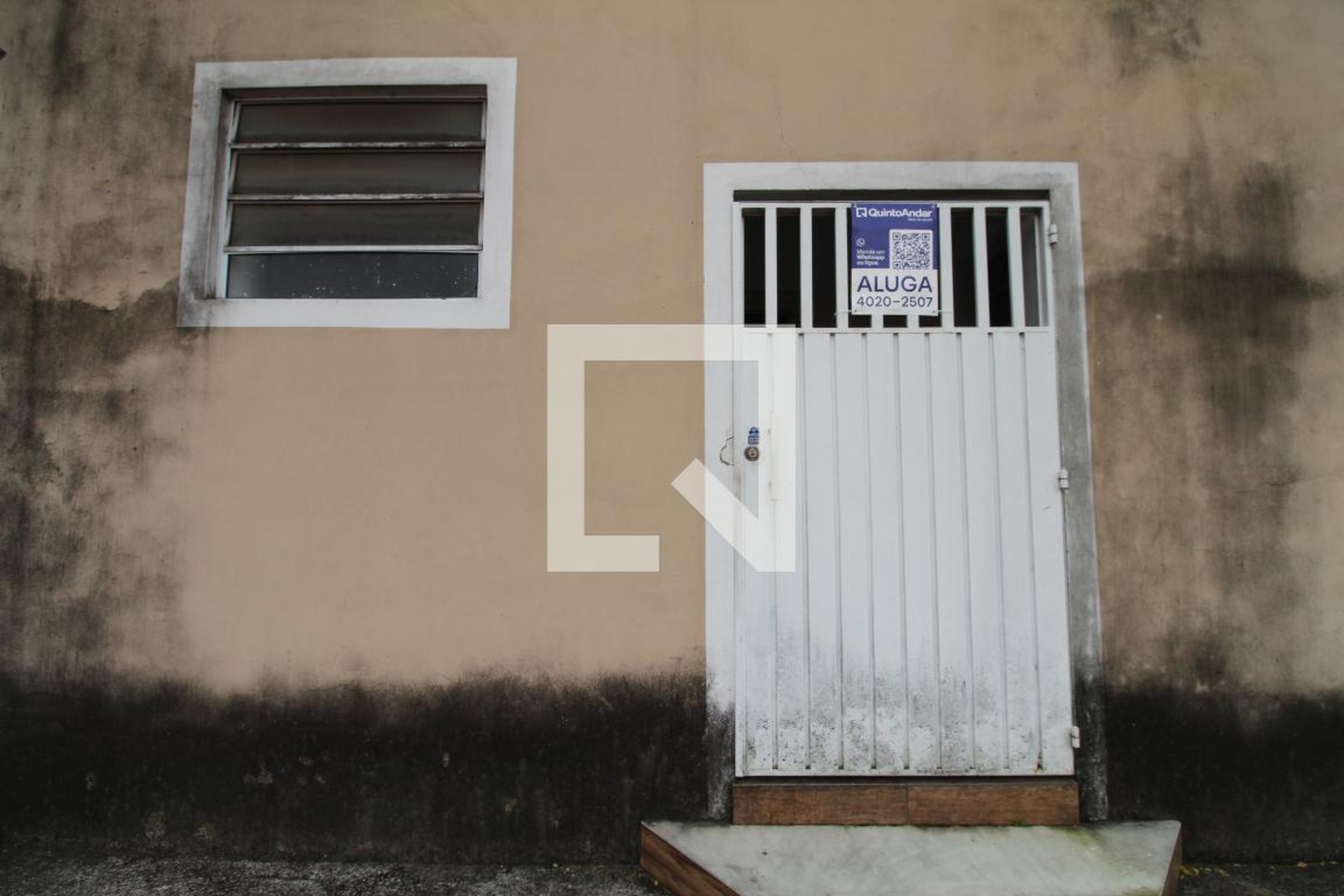 Fachada Condomínio em Rua Agostinho dos Santos, 185