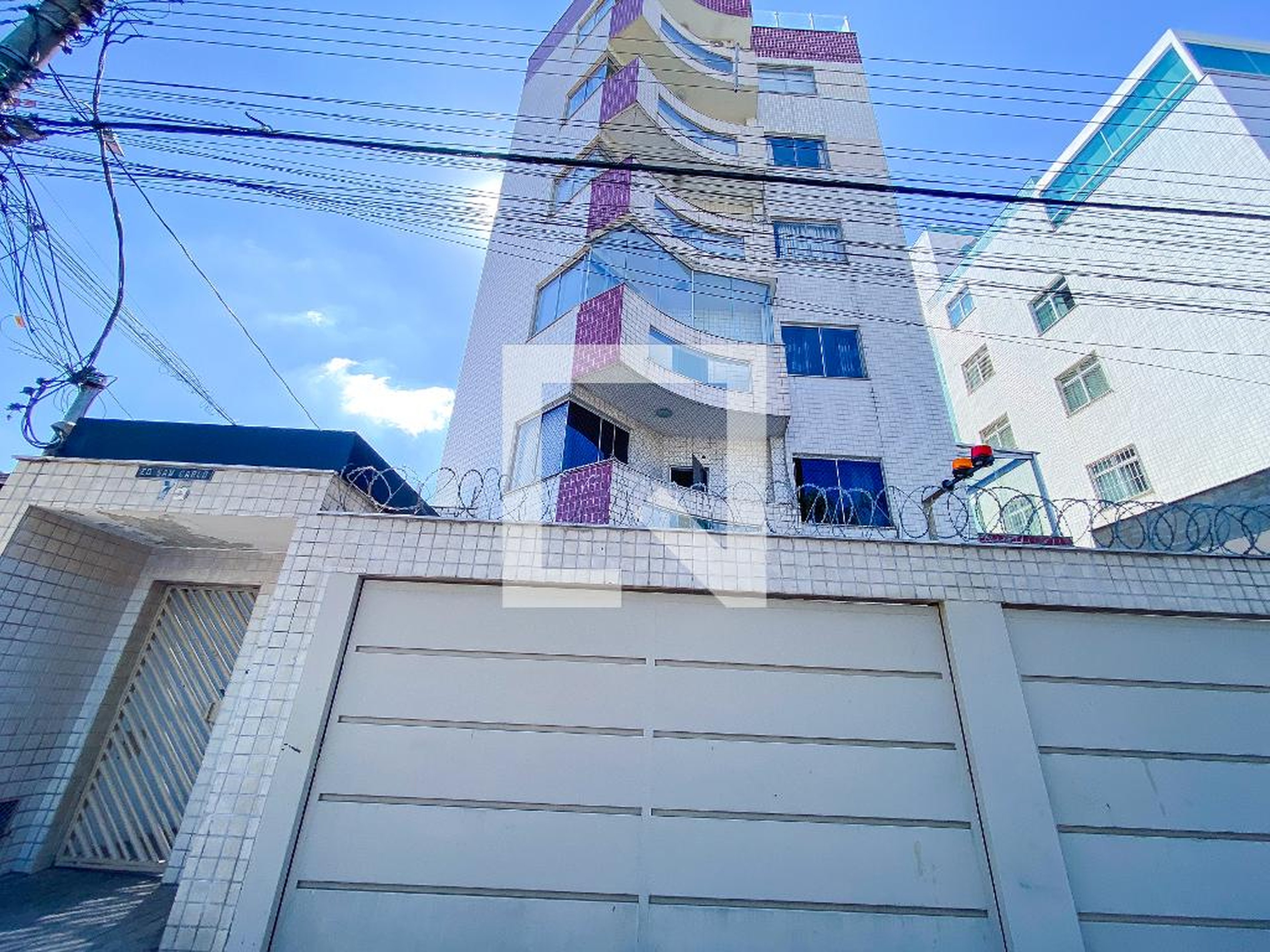 Fachada Condomínio em Rua Oitis, 75