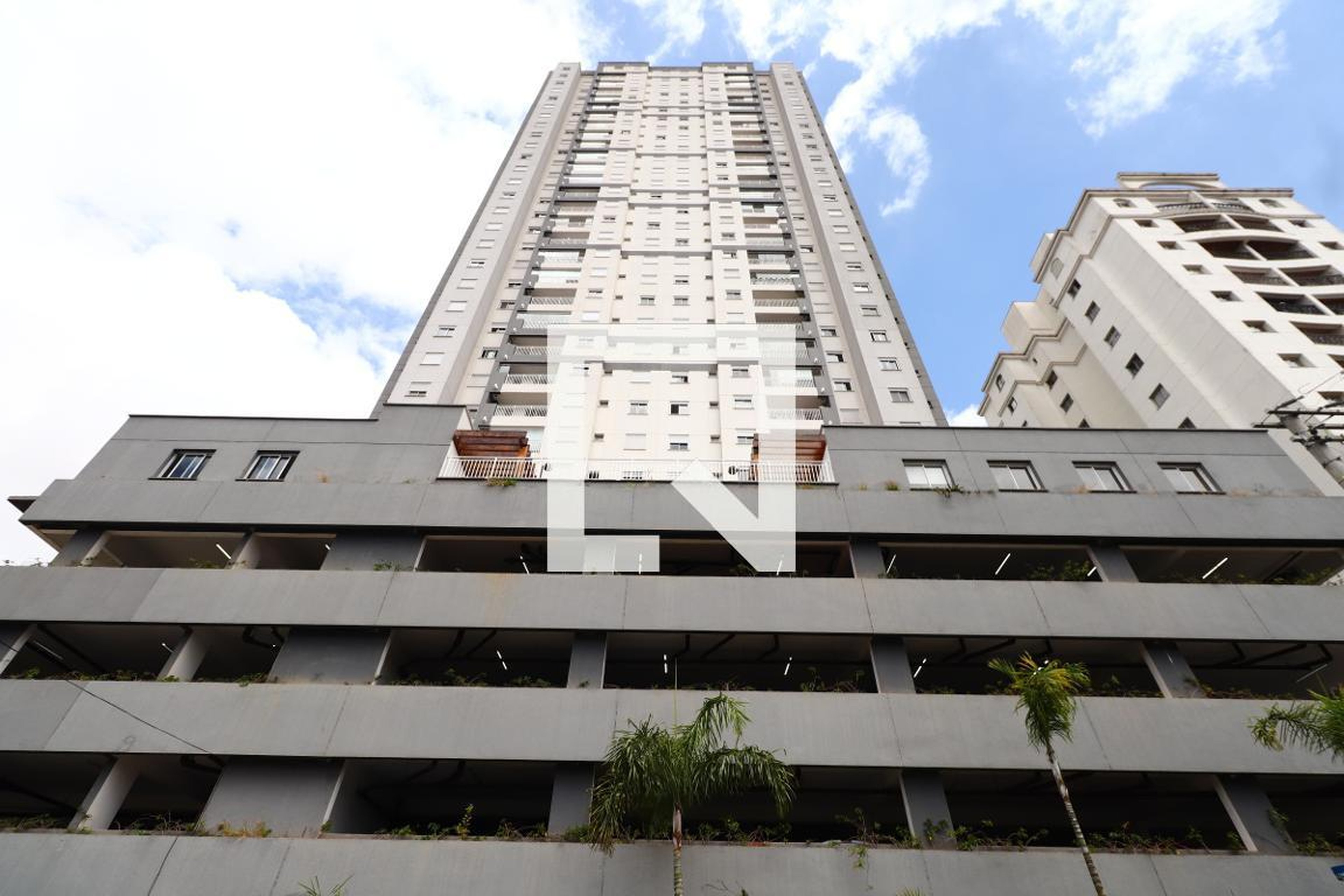 Fachada Condomínio em Rua Evans, 972