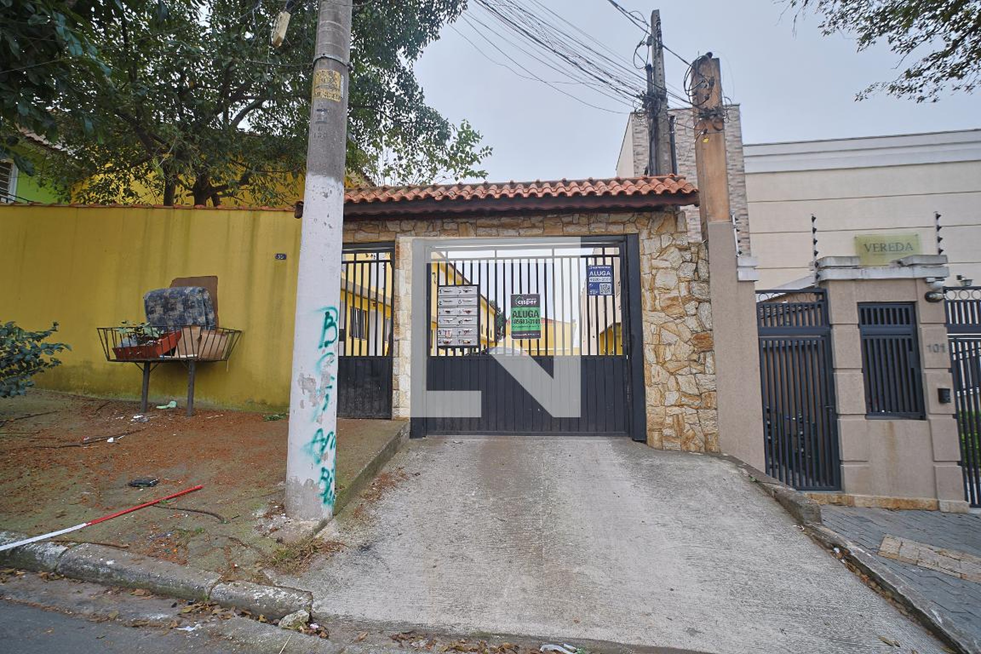 Fachada Condomínio em Rua José Issi, 95
