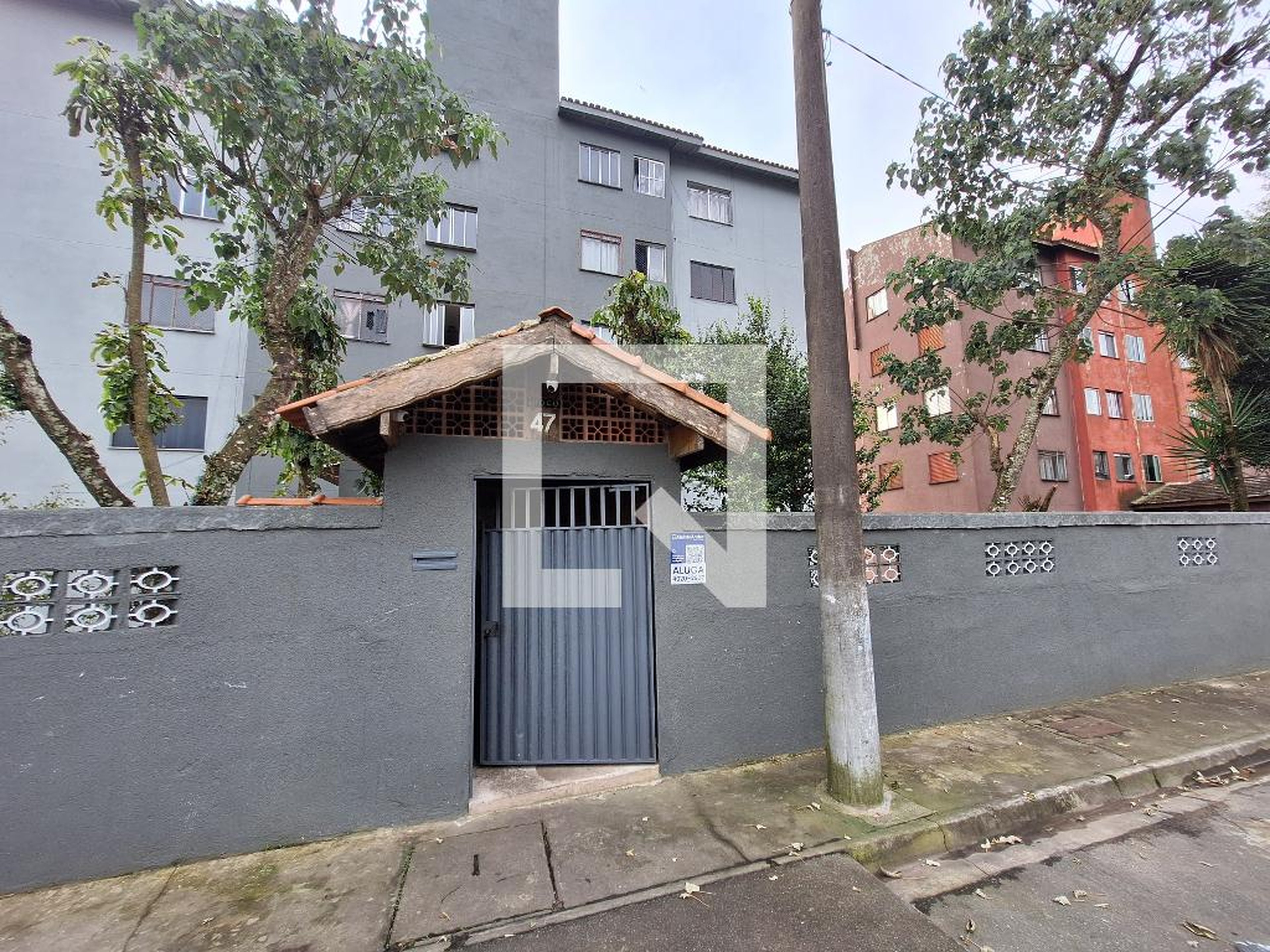 Fachada Condomínio em Rua Sylvinha Araújo, 47