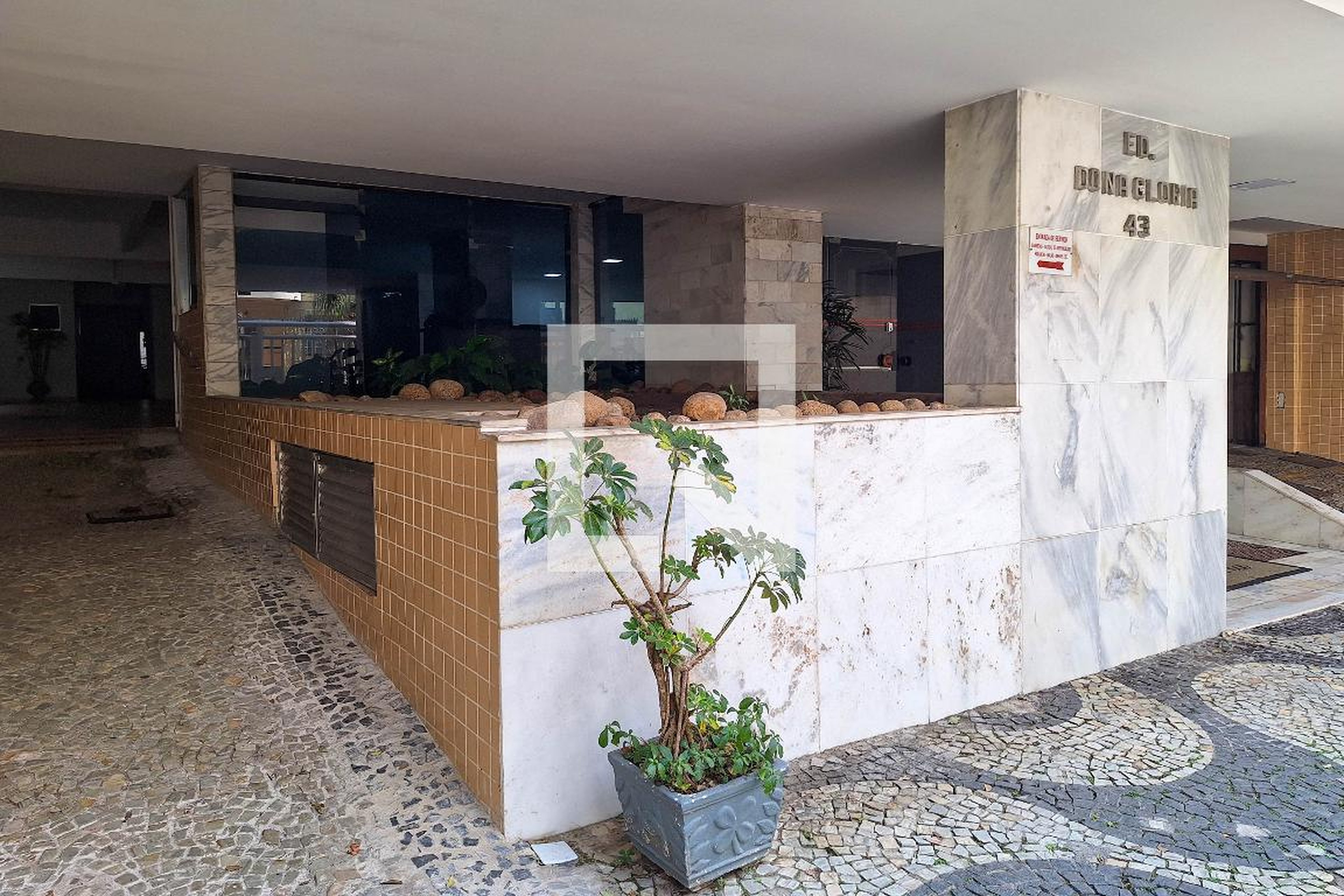 Fachada Edifício Dona Glória