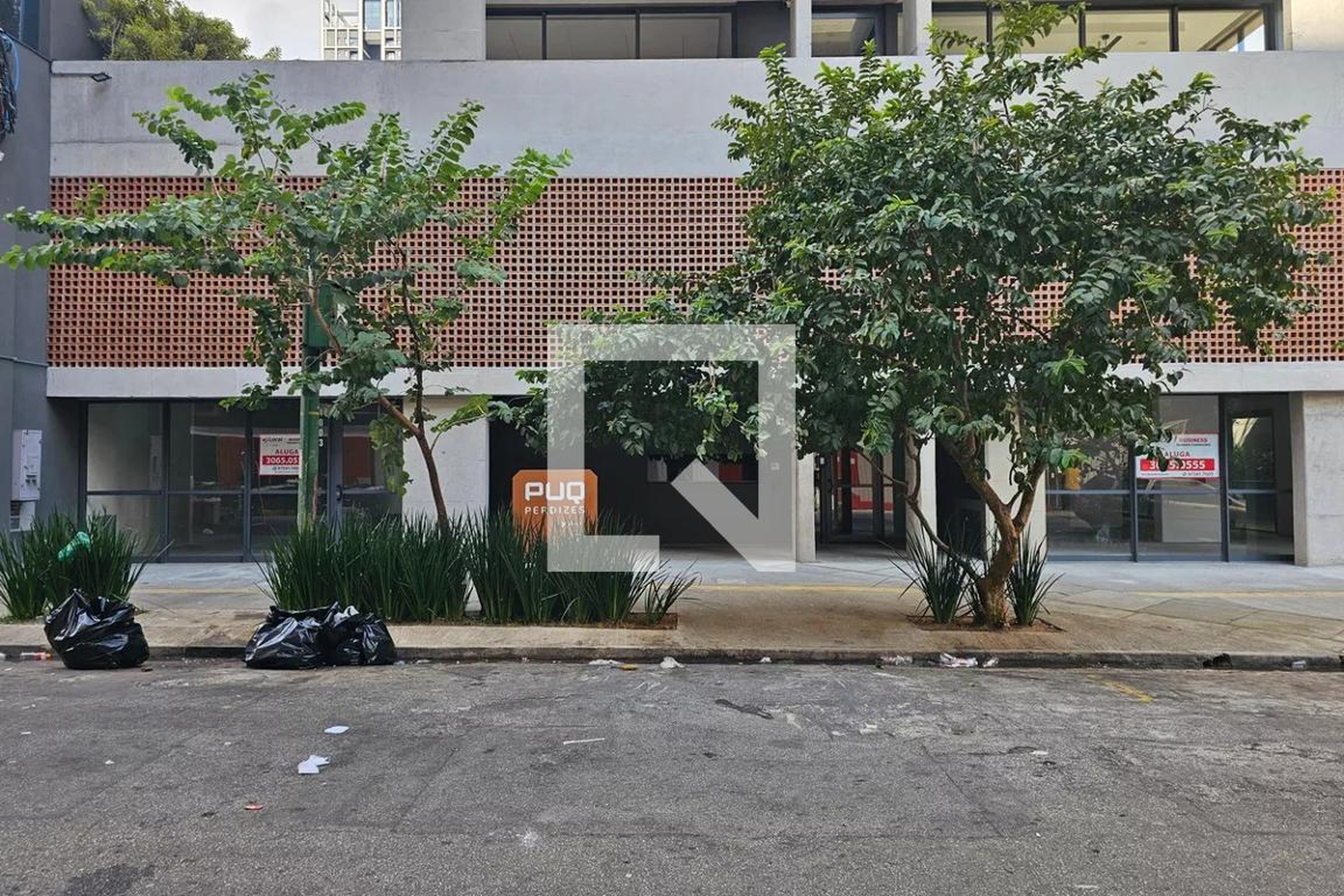Fachada Condomínio em Rua Ministro Godói, 1103