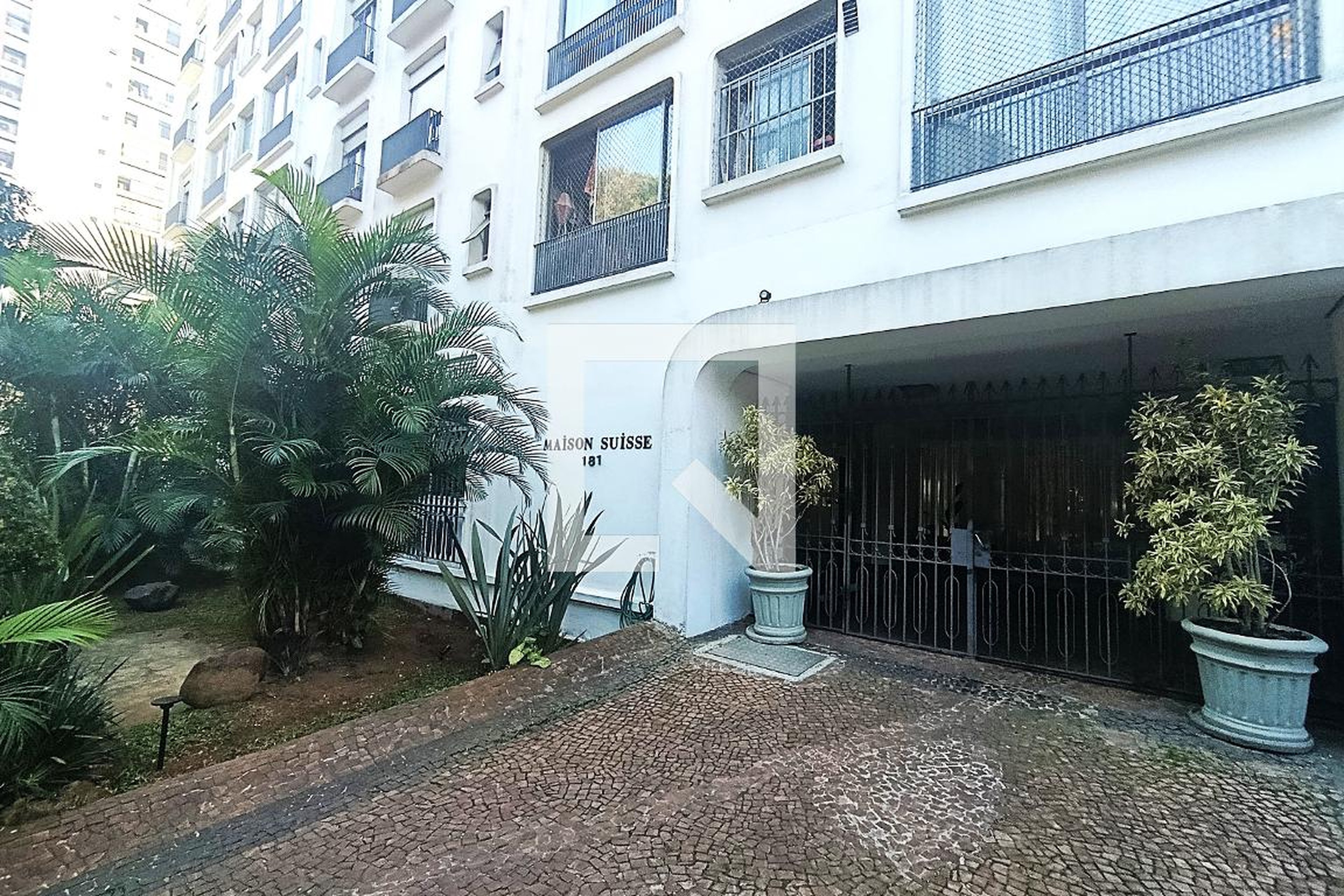 Fachada Edifício Maison Suisse
