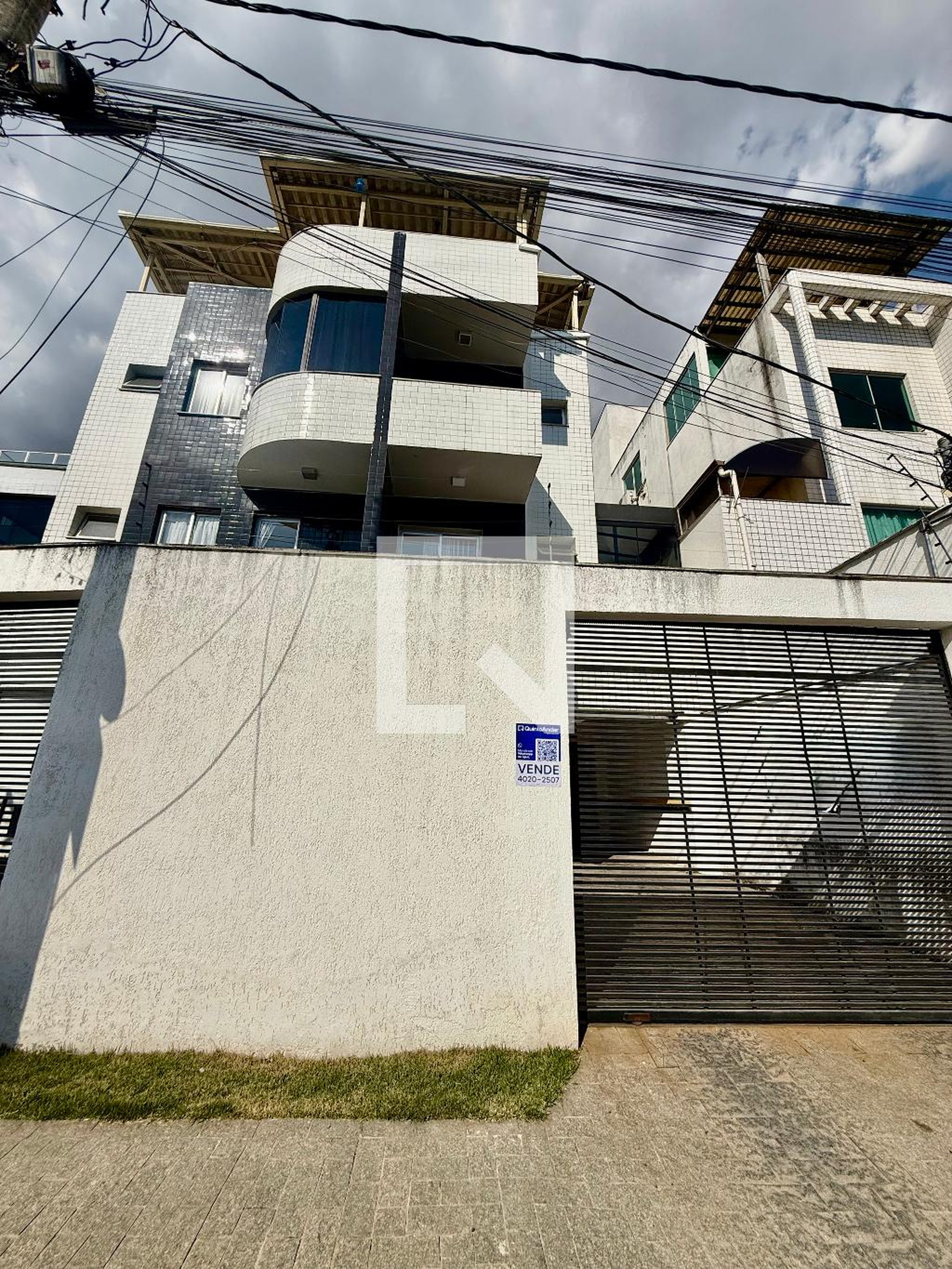 Fachada Condomínio em Avenida José dos Santos Diniz, 173
