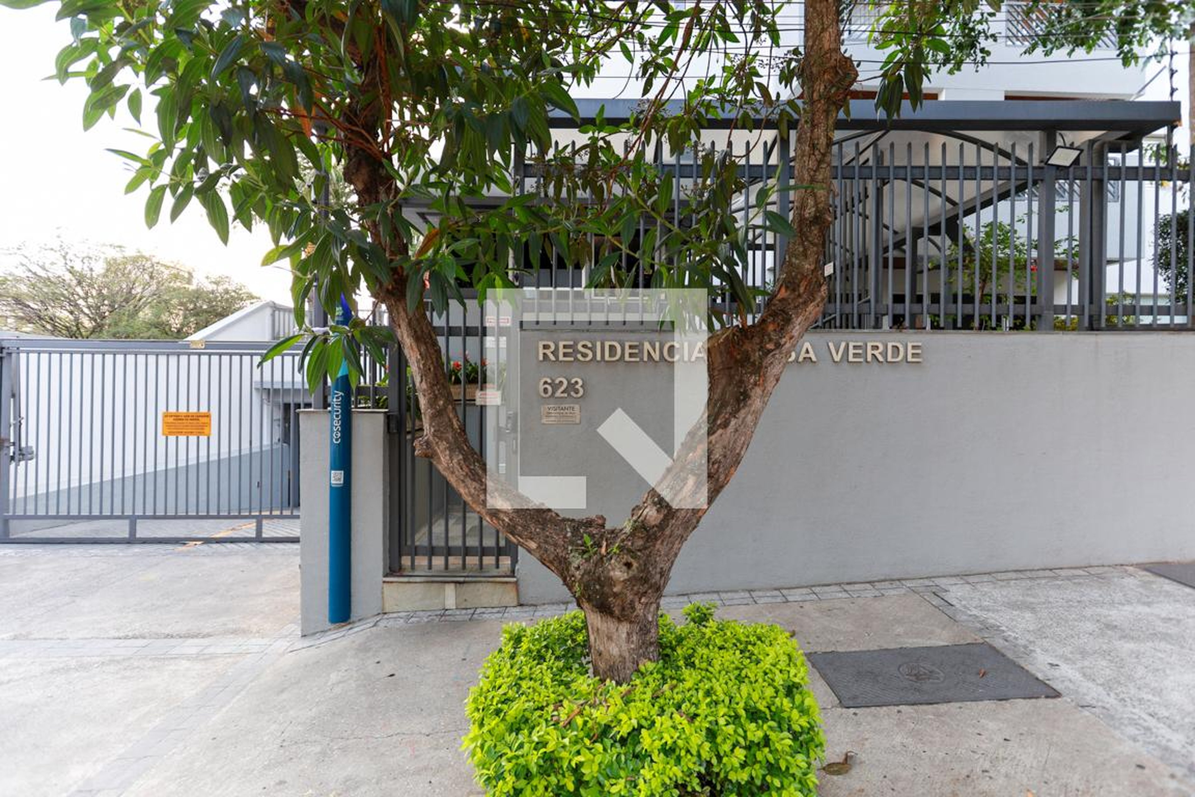 Fachada do condomínio Condomínio Conjunto Residencial Casa Verde