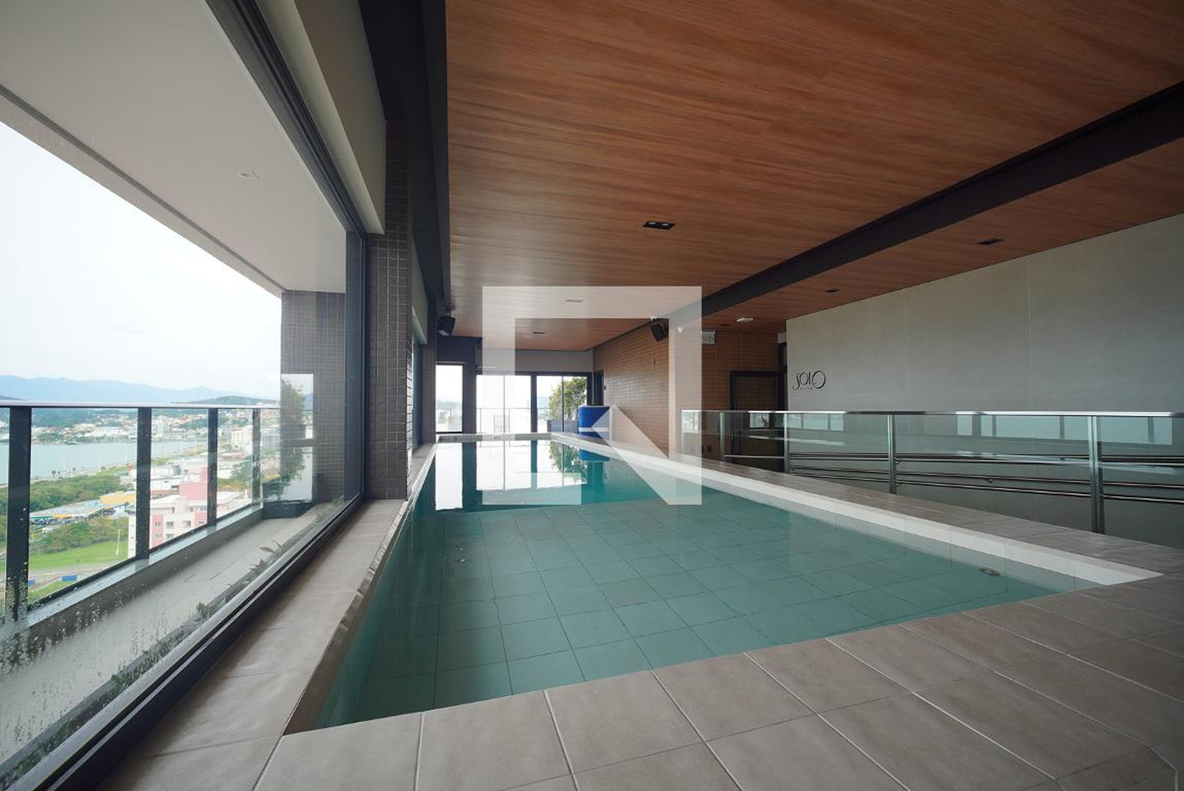 Piscina Coberta - Solo Boulevard