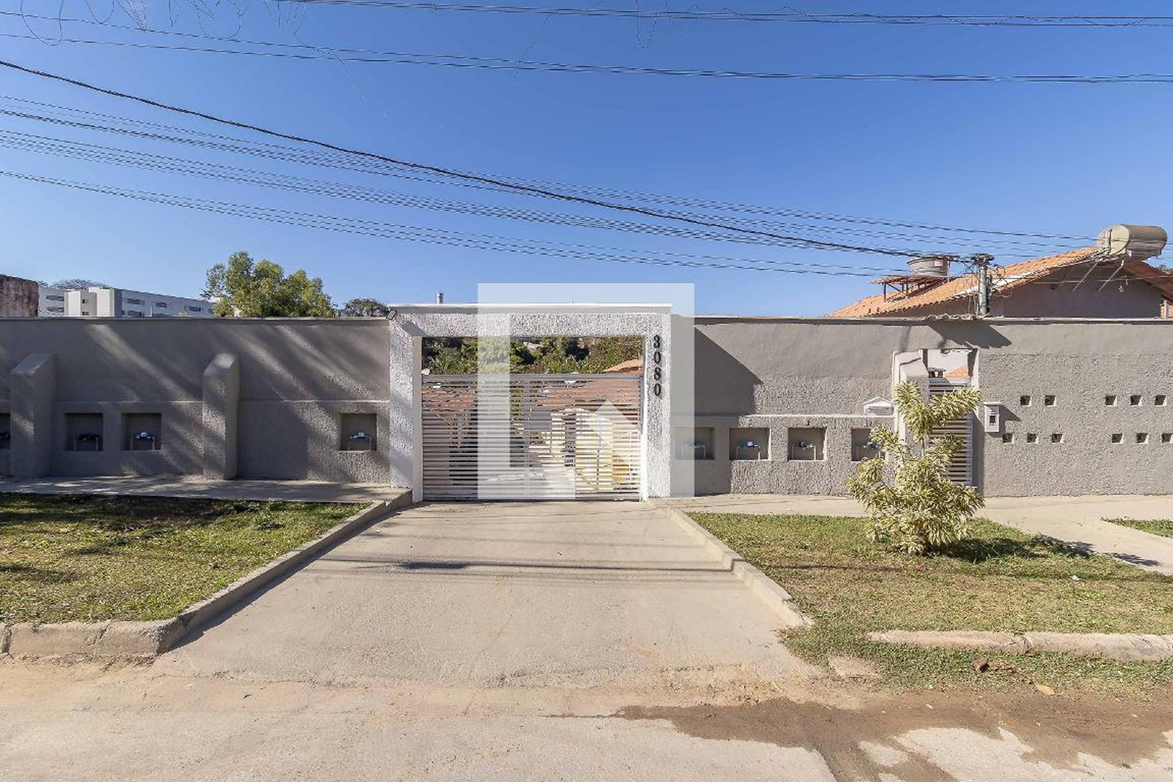 Fachada Condomínio em Rua Divino Marques Guimarães, 3080