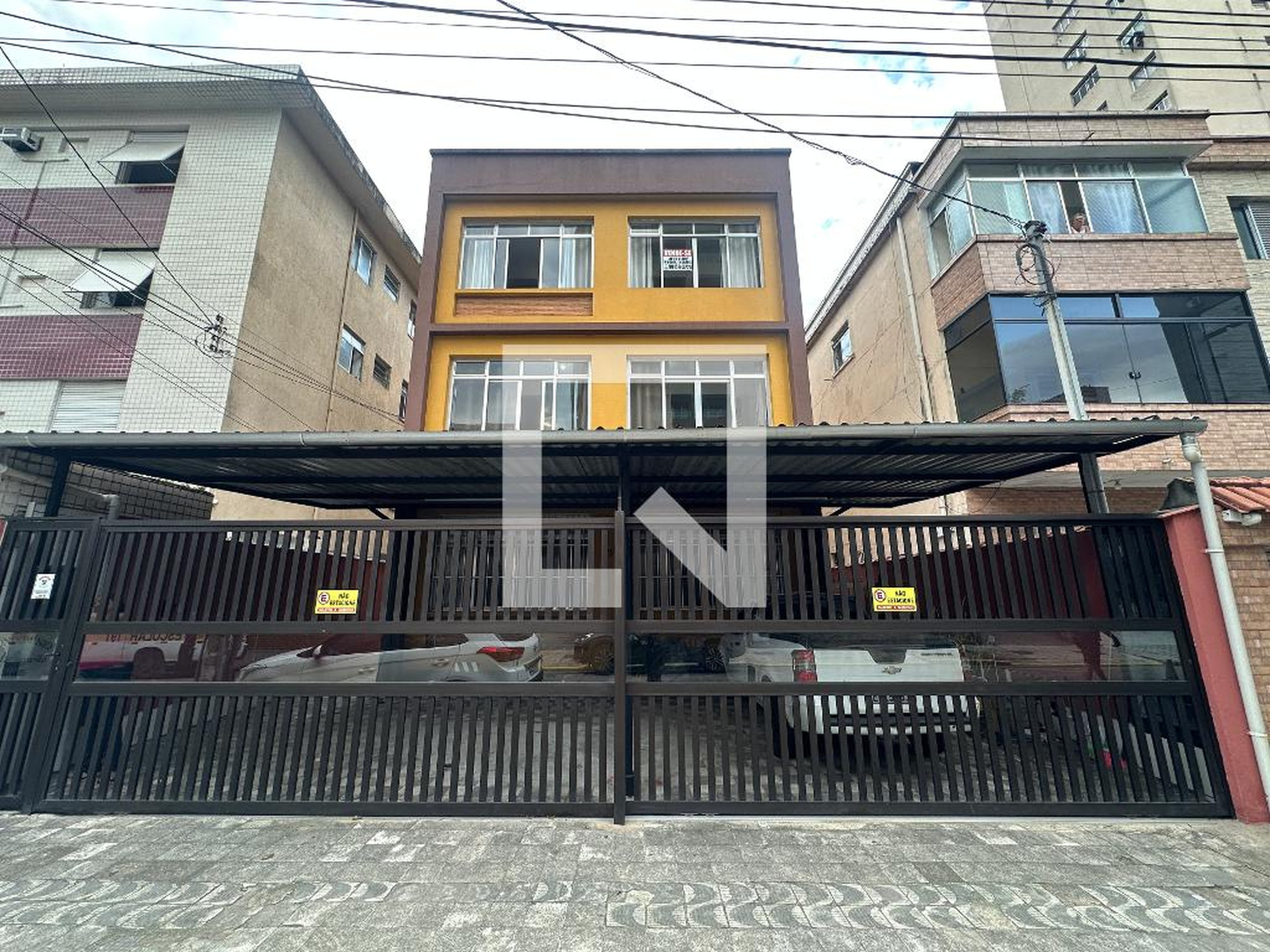 Fachada do Prédio Condomínio em Rua Américo Brasiliense, 326