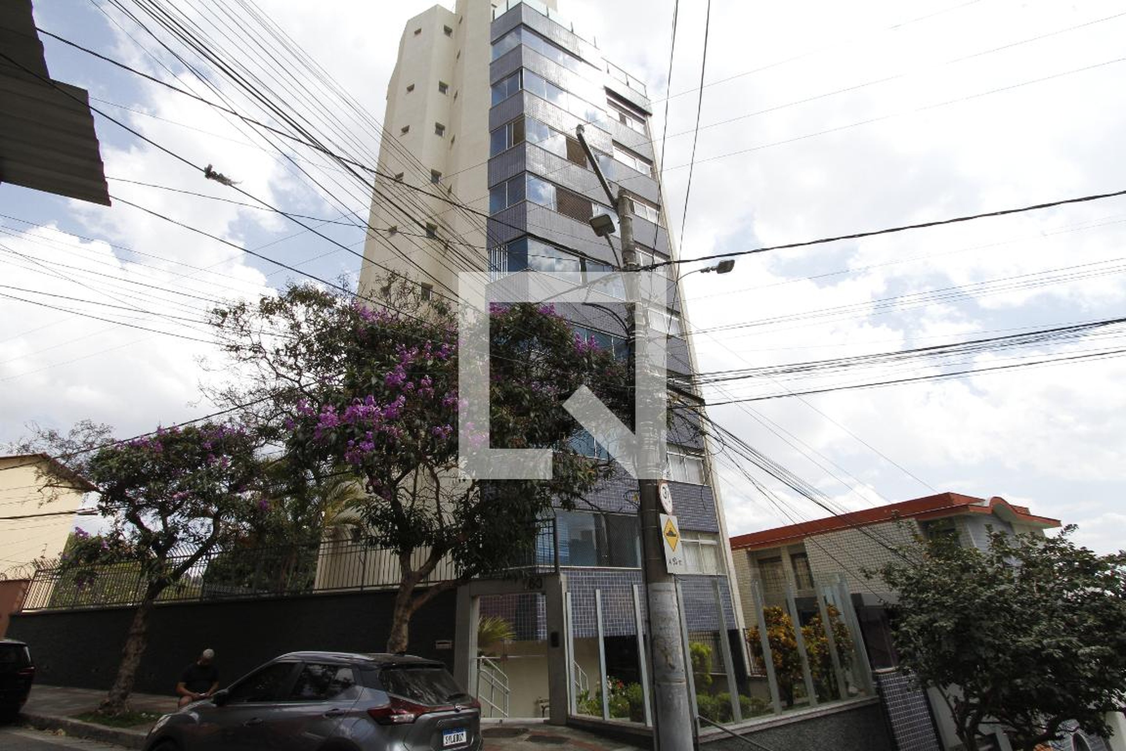 Fachada Condomínio em Rua Gastão da Cunha, 160