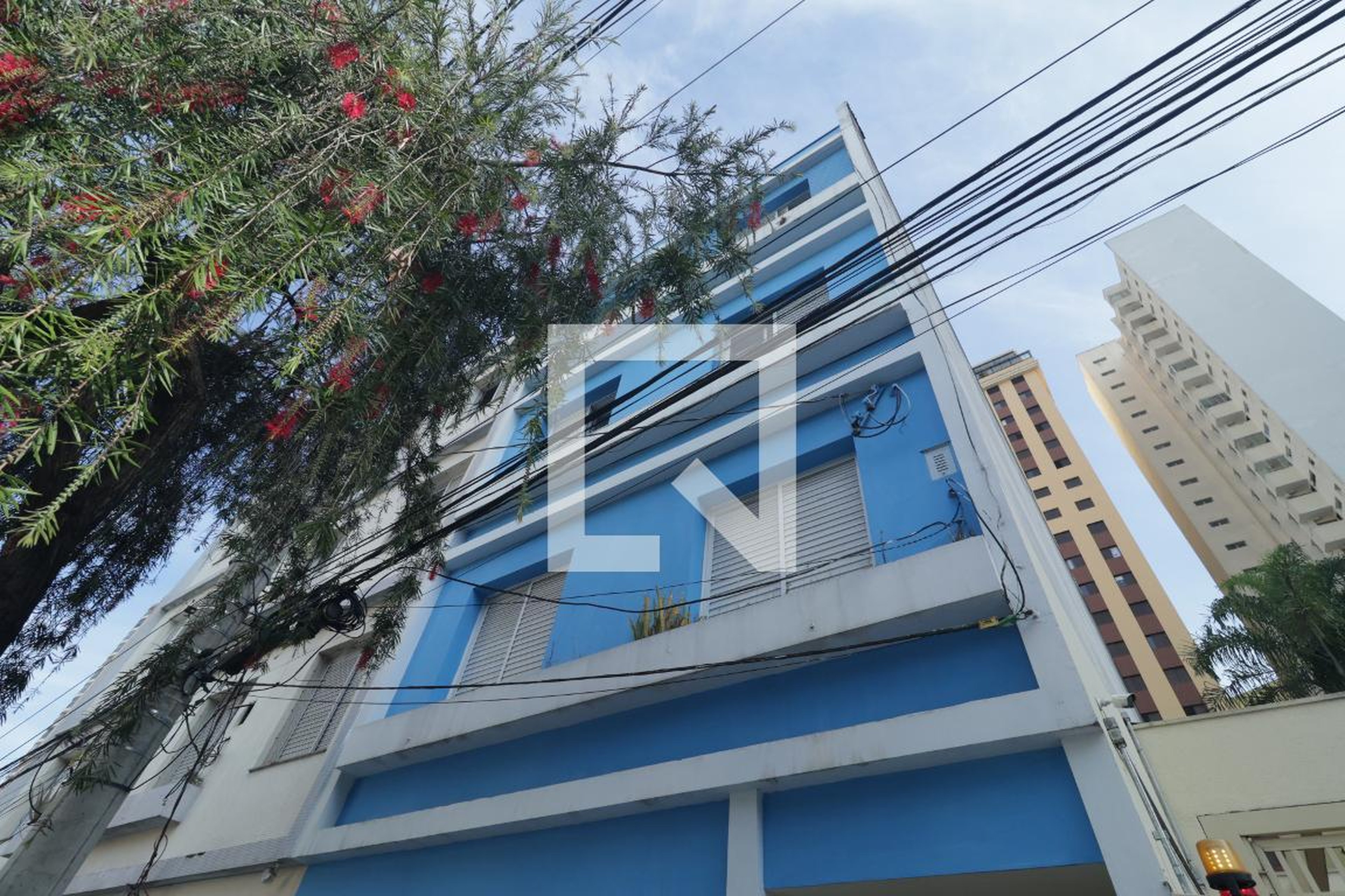 Fachada Condomínio em Rua Bueno de Andrade, 708