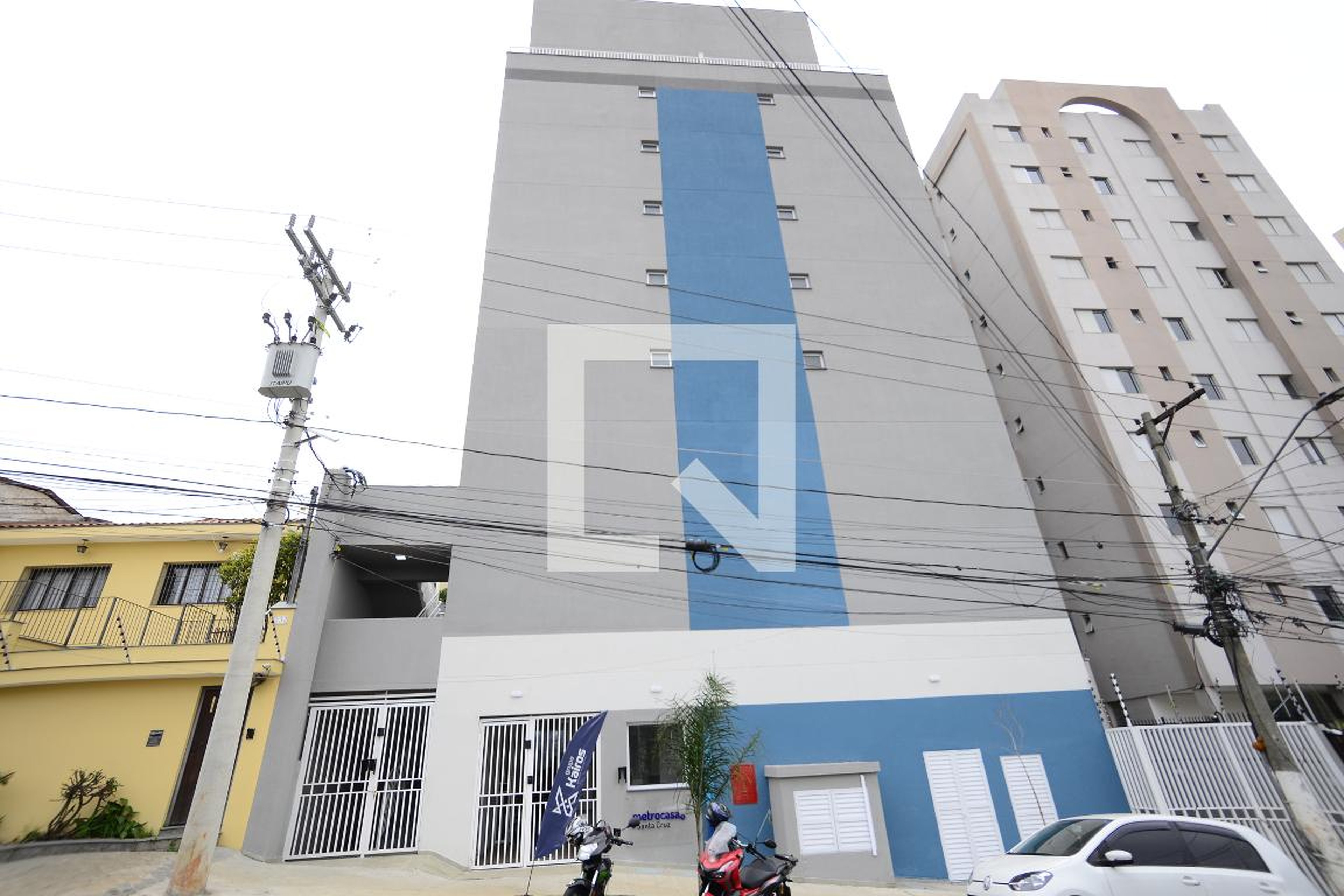 Fachada Condomínio Metrô Casa Santa Cruz