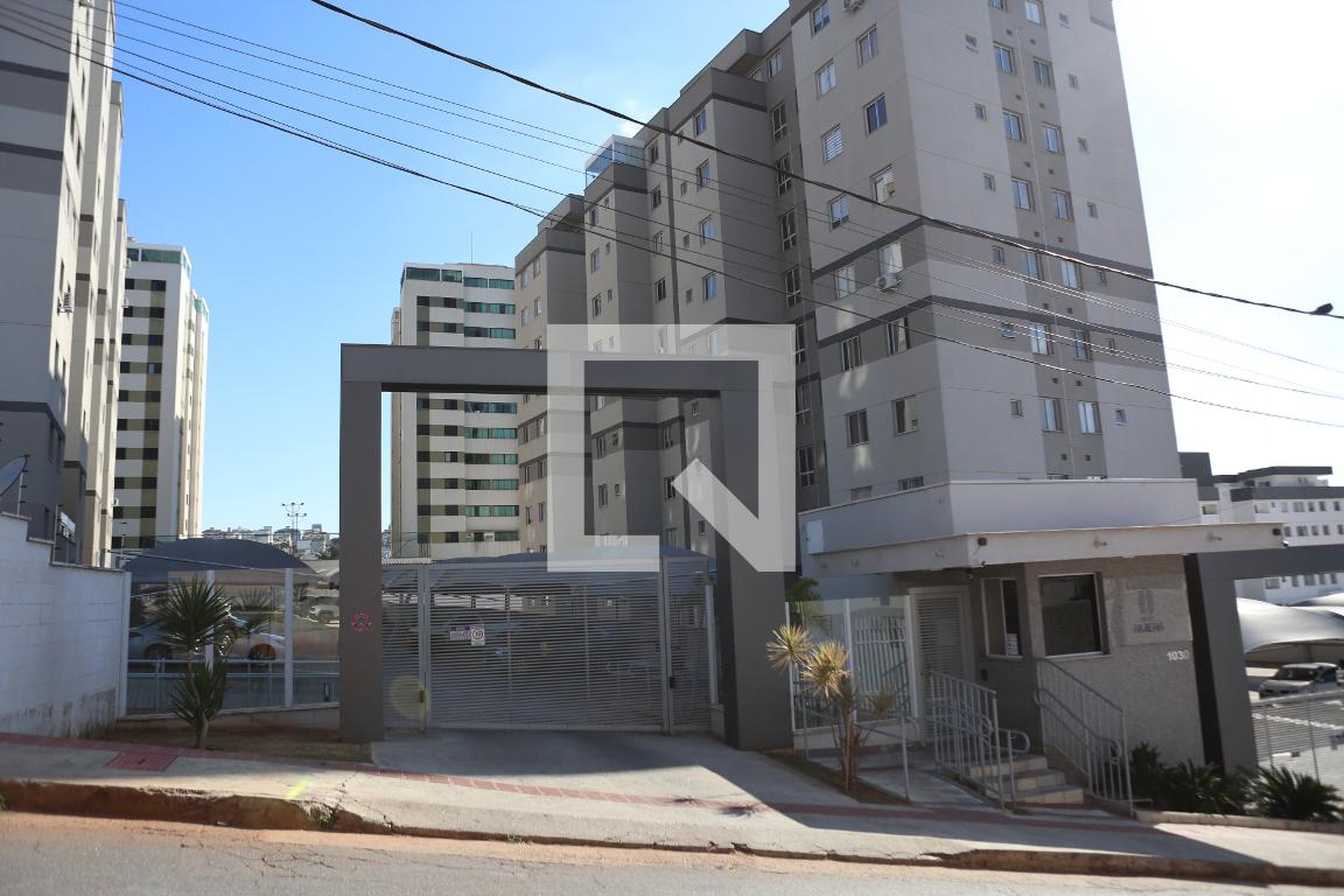 Fachada Condomínio em Rua Maria Amélia Mello, 1030