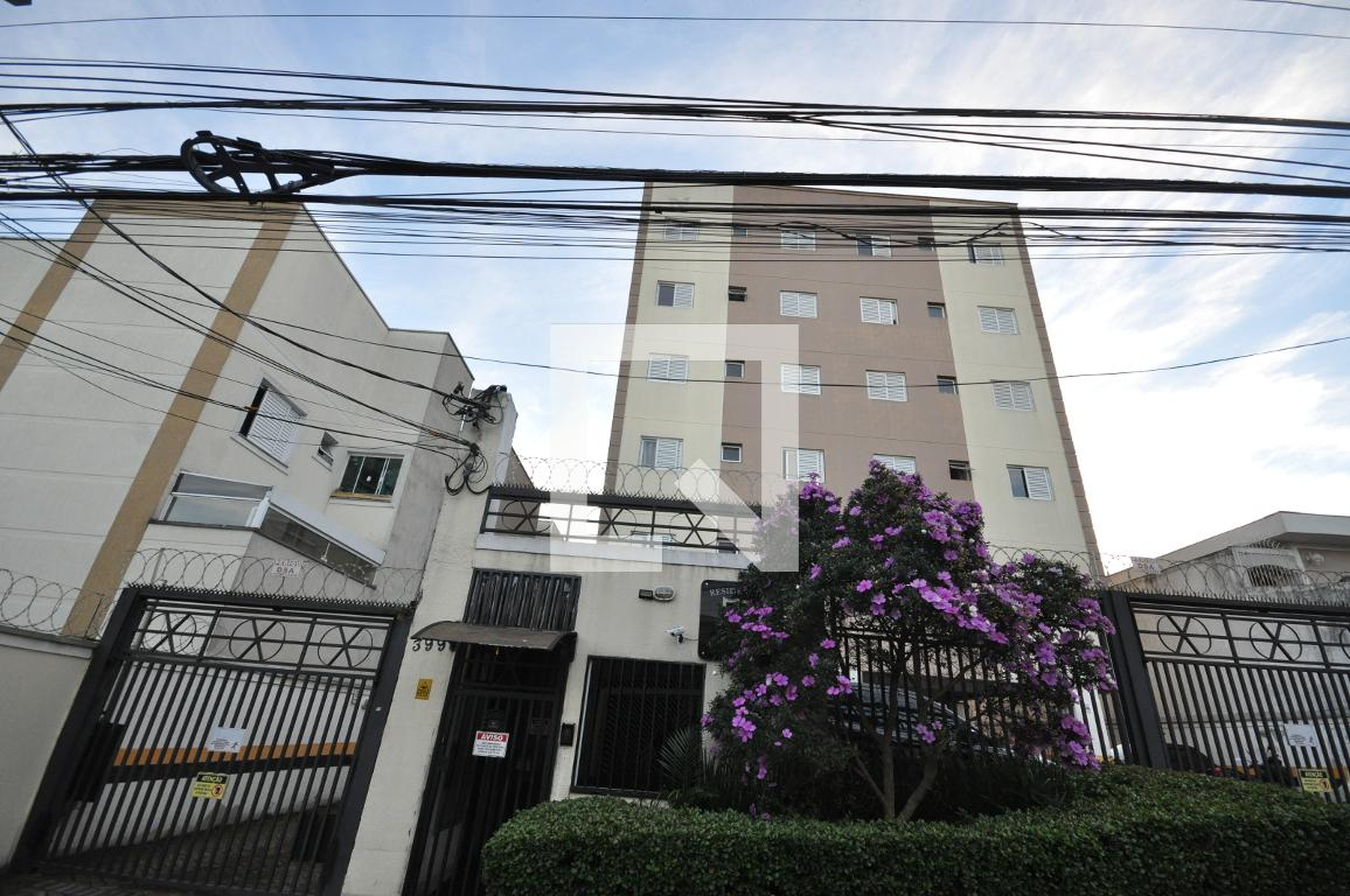 Fachada Residencial muro alto