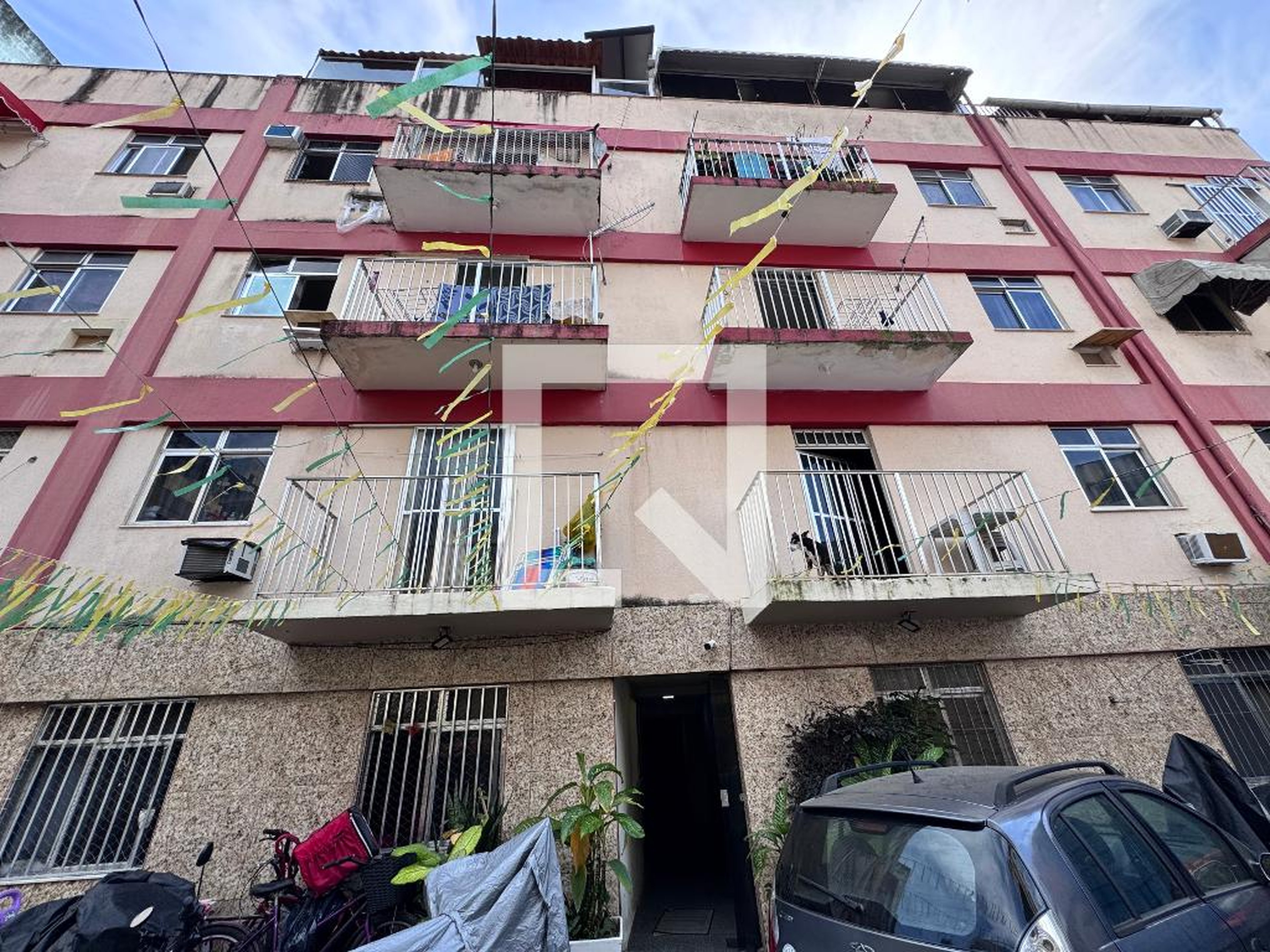 Fachada Condomínio em Rua Fortuna, 8