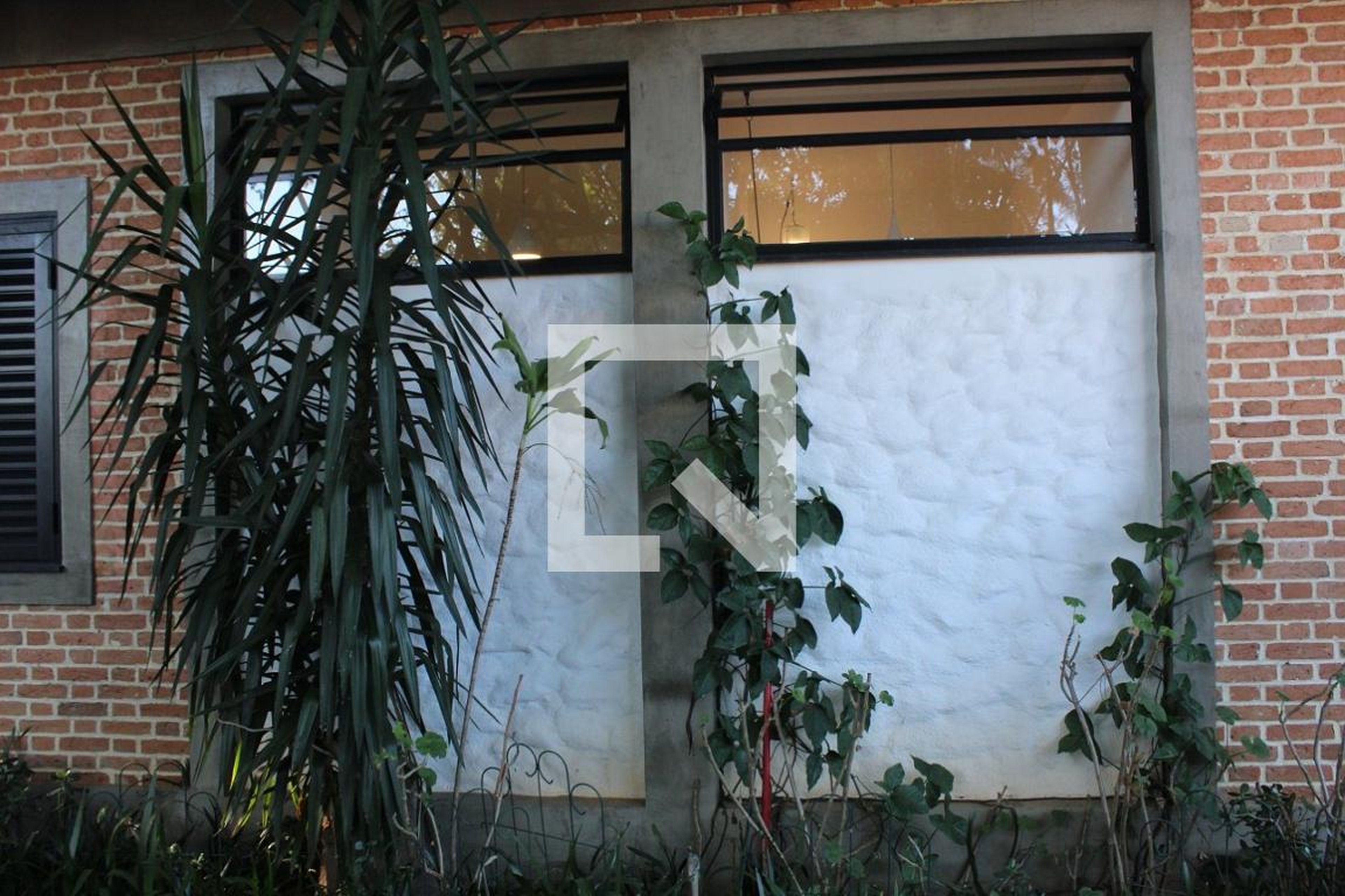 Fachada Condomínio em Rua Granada, 94