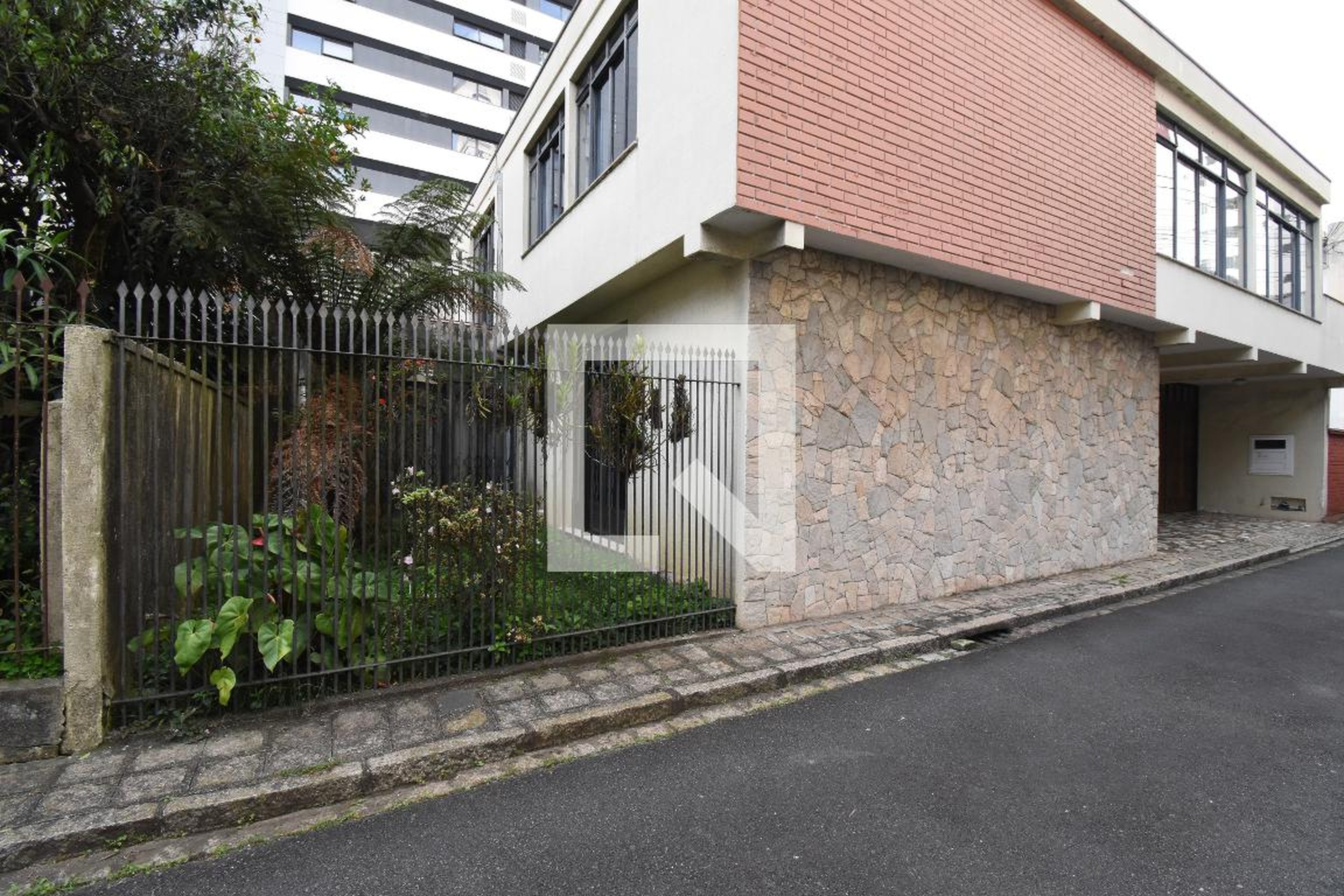 Fachada Condomínio em Rua Doutor Pedrosa, 193