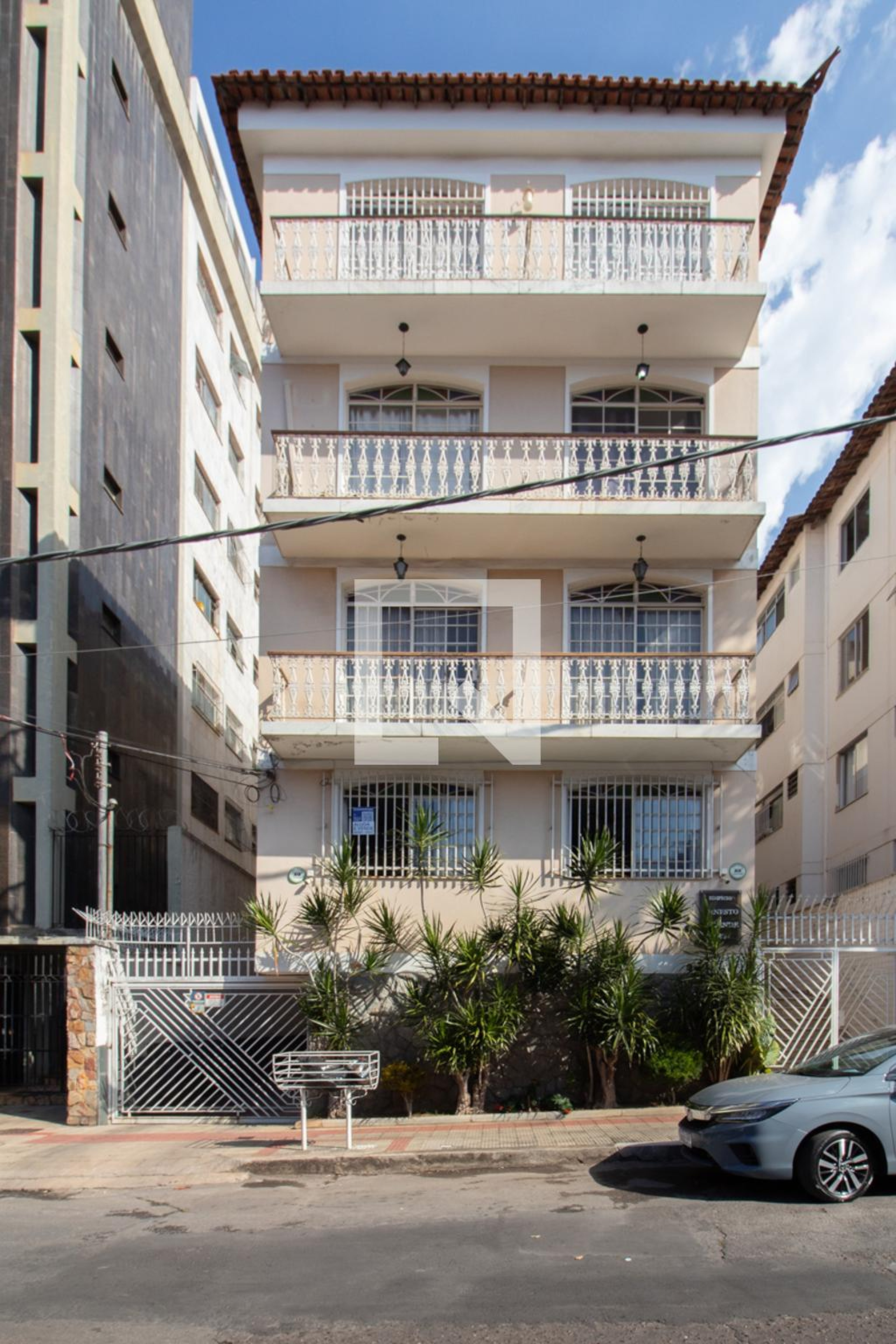 Fachada Condomínio em Rua Marechal Bitencourt, 883