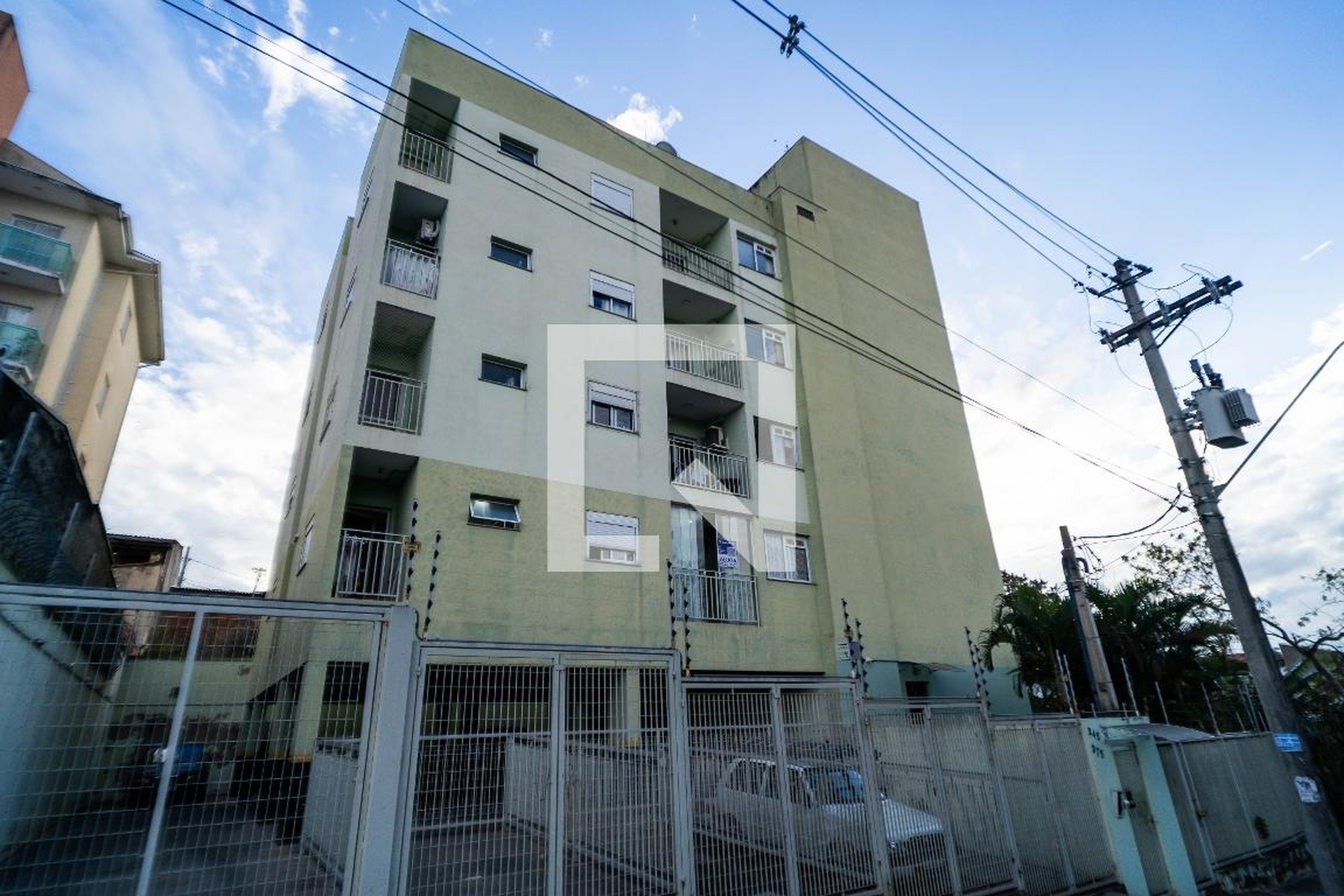 Fachada Condomínio em Rua Manoel Costa Pereira, 275