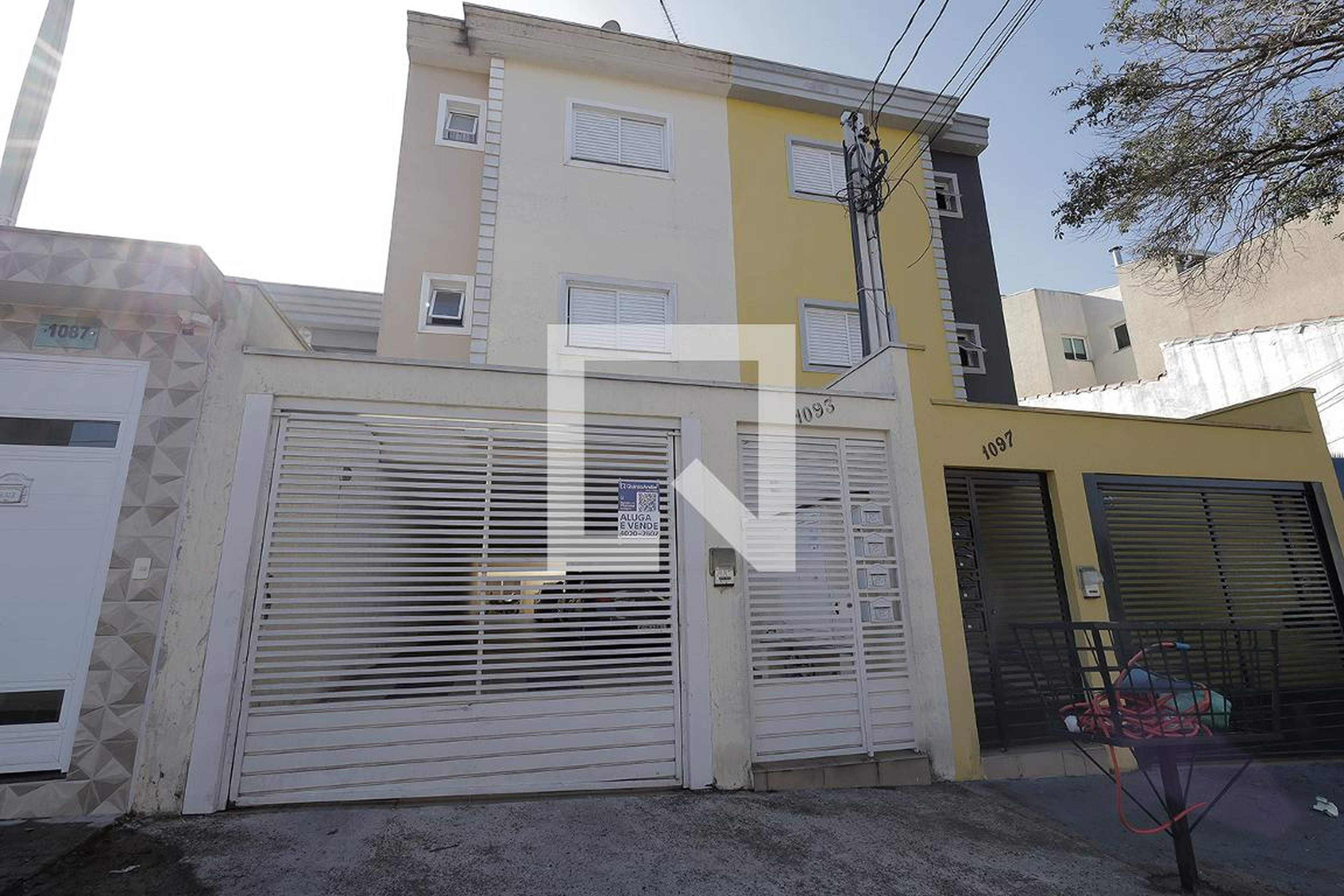 Fachada Condomínio em Rua Germânia, 1095