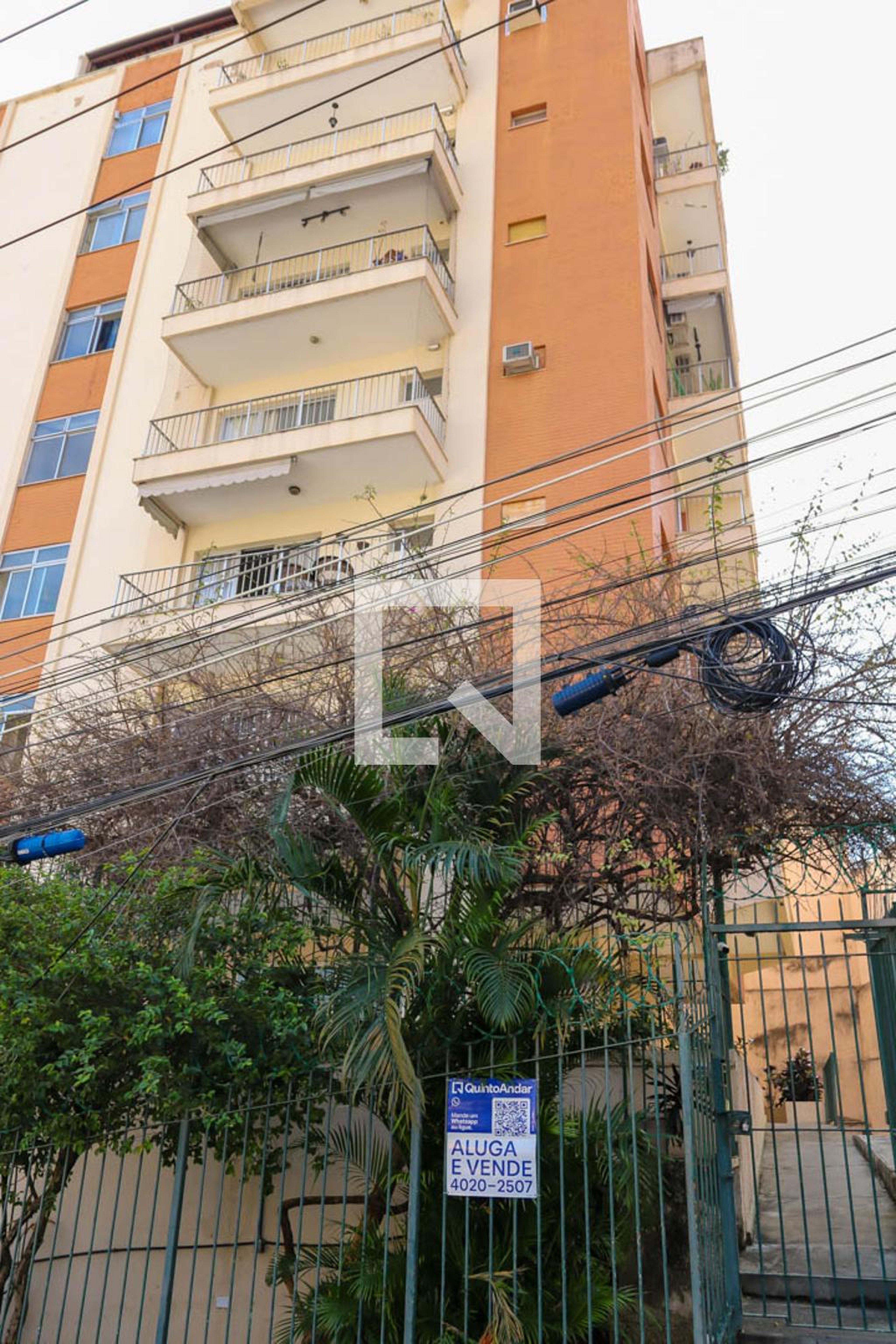 Fachada Condomínio em Rua Oliveira, 33