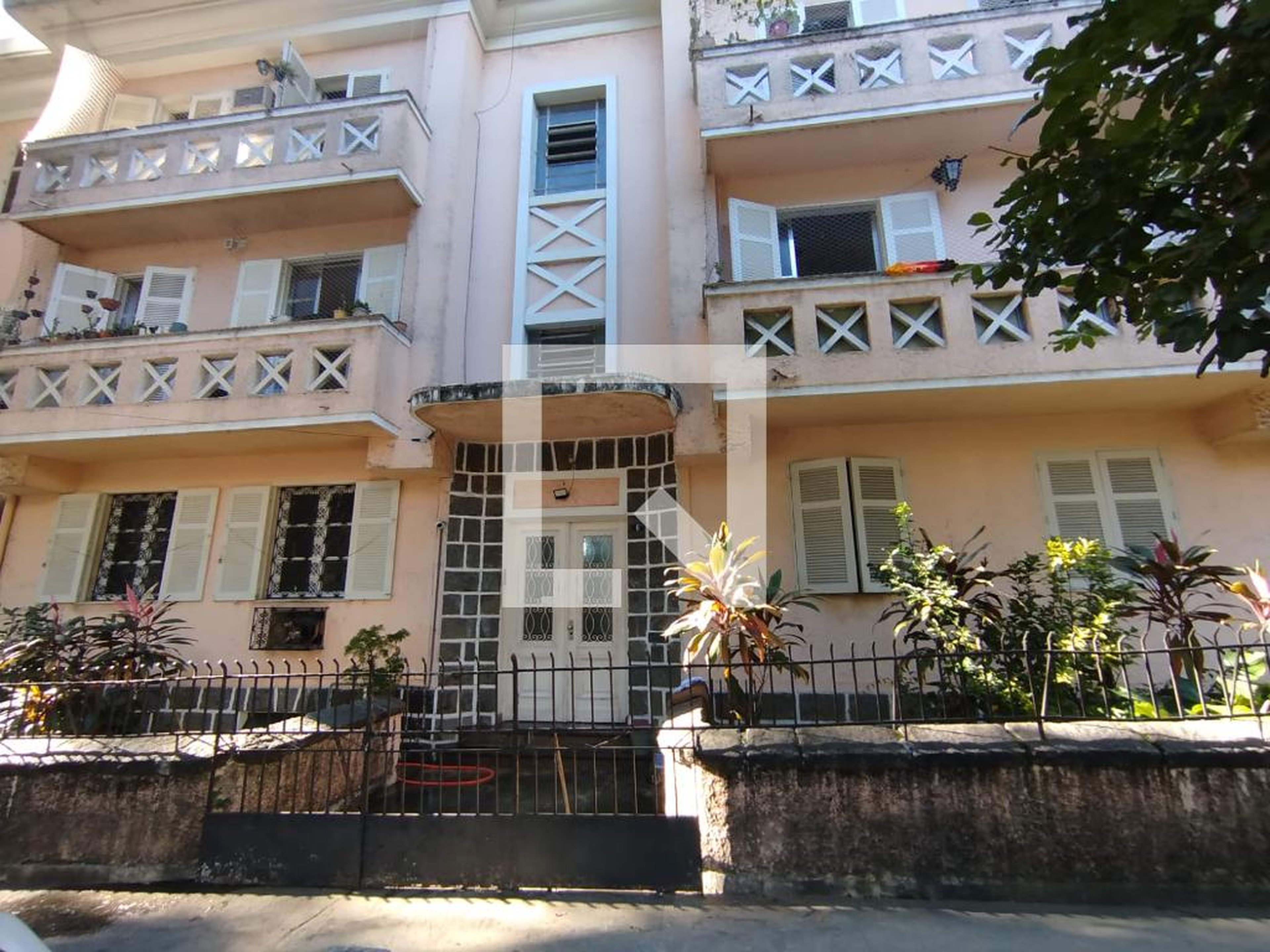 Fachada Condomínio em Rua Doutor Otávio Kelly, 38