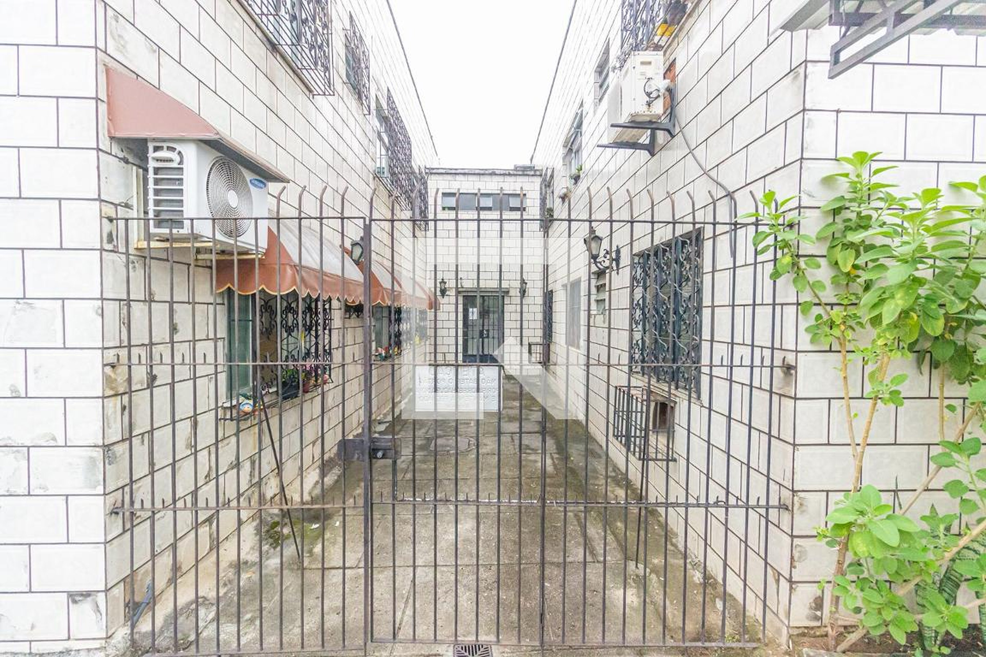Fachada Condomínio em Rua Alfenas, 233