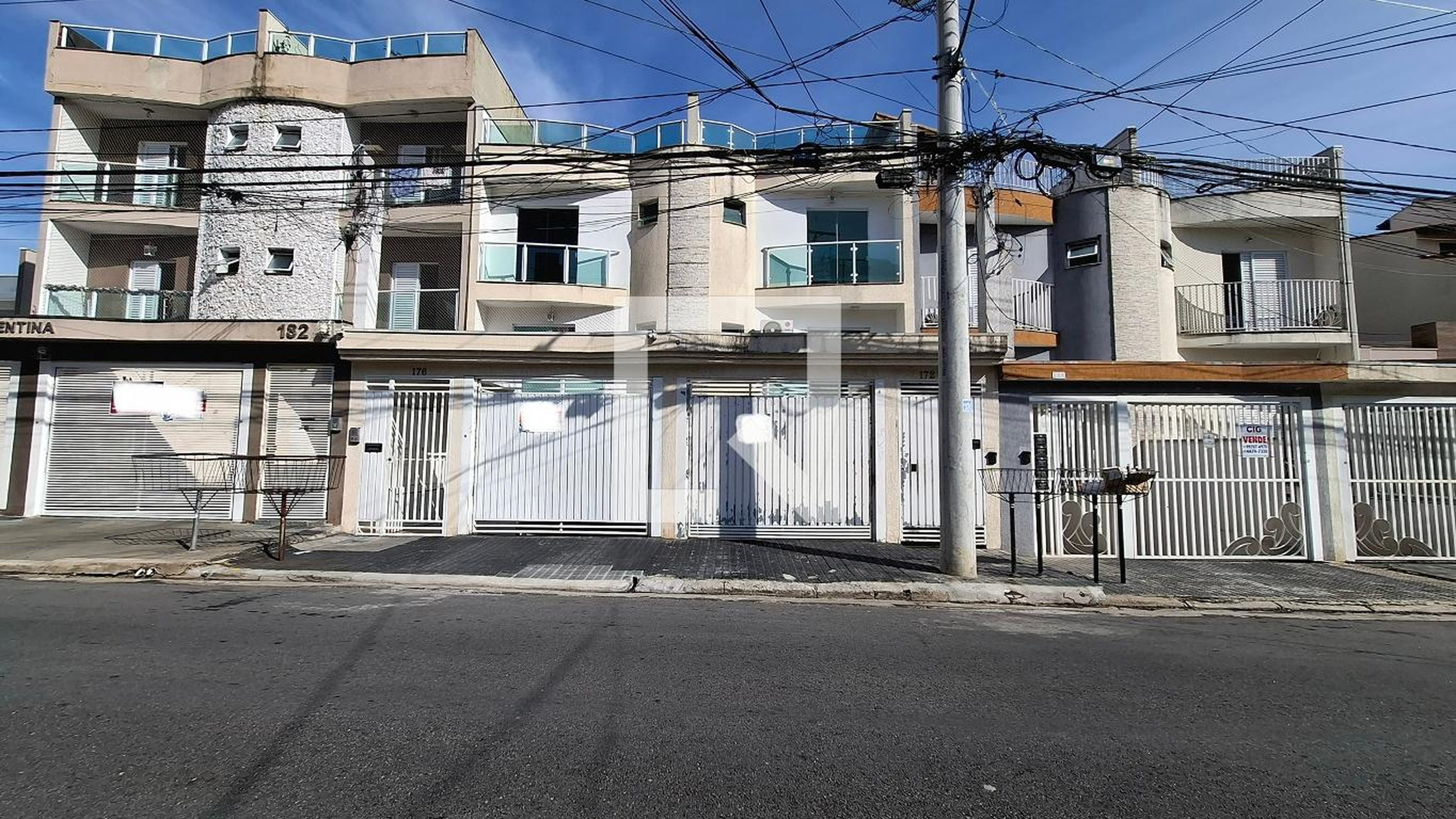 Fachada Condomínio em Rua Bolívia, 172