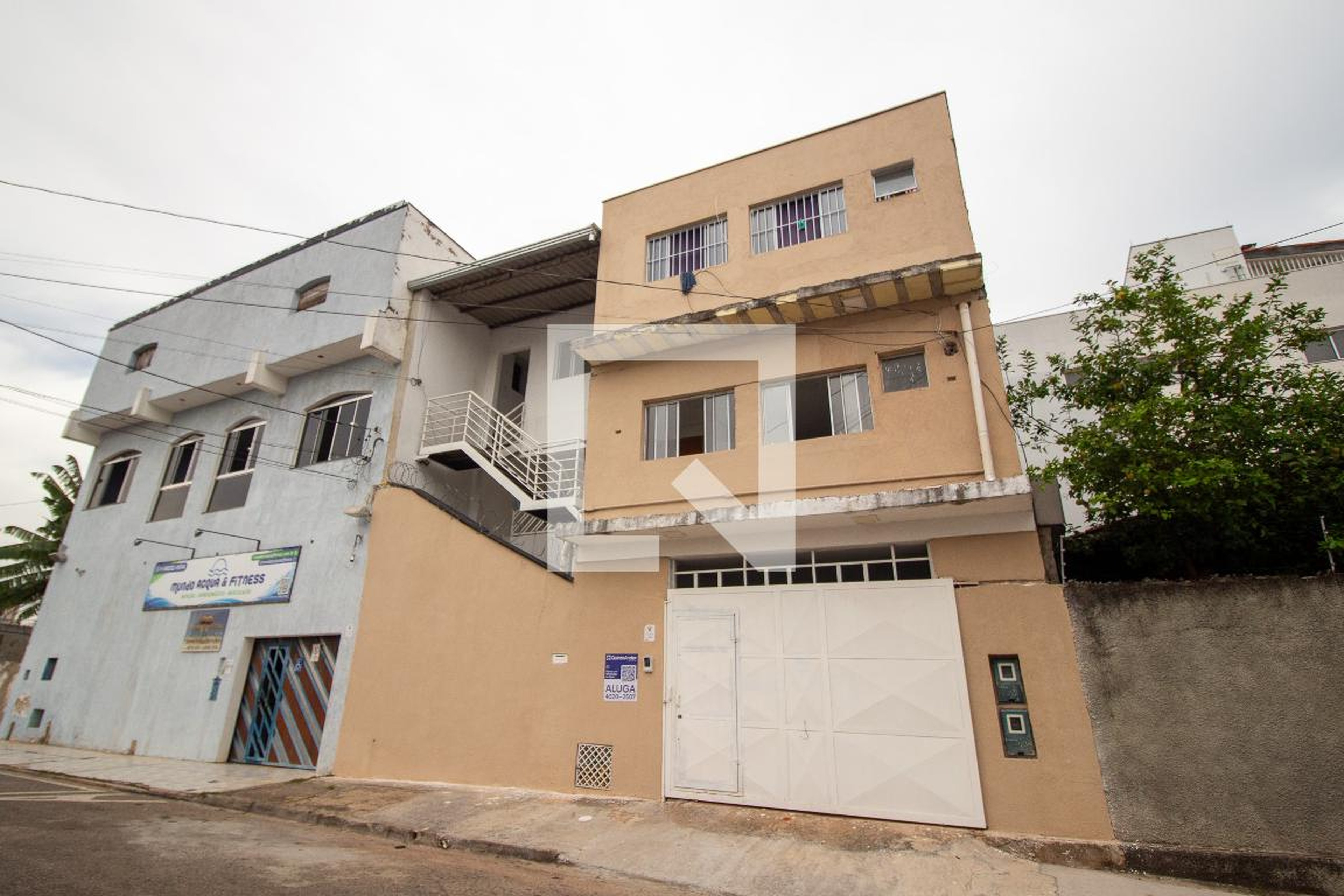 Fachada Condomínio em Alameda dos Jasmins, 303