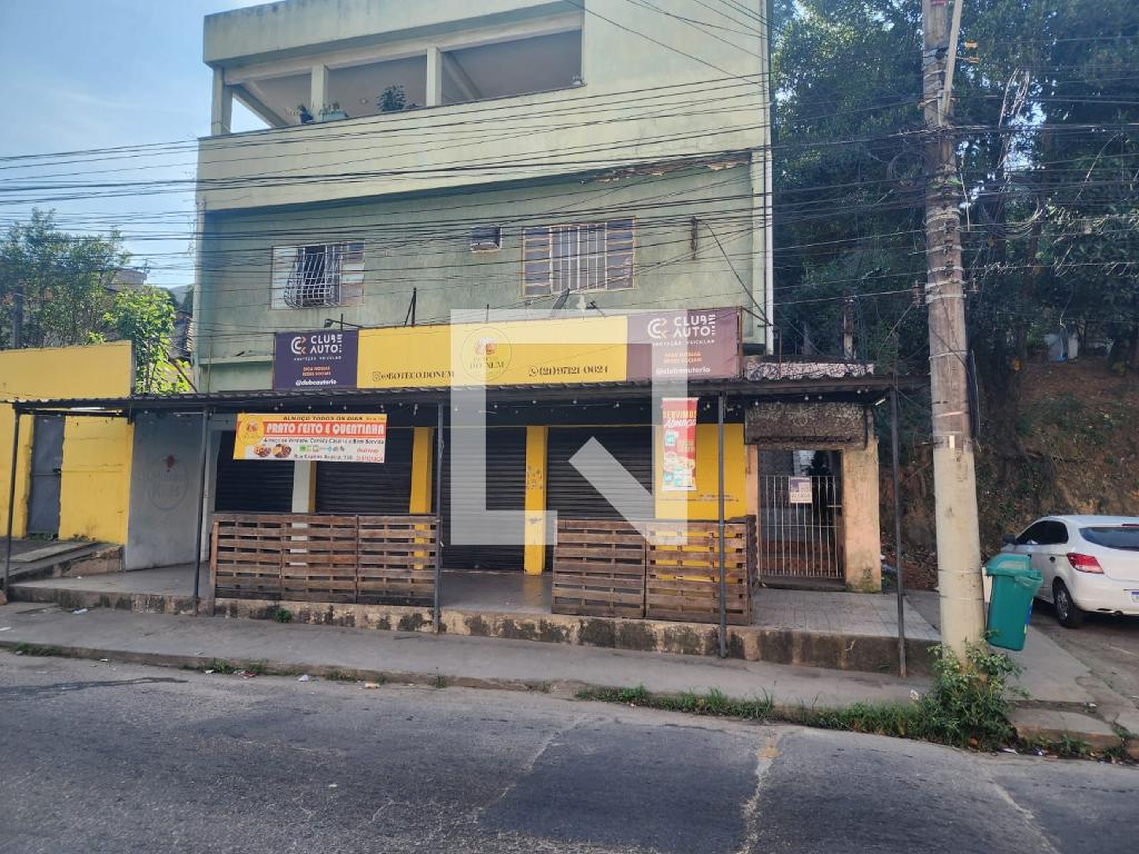 Fachada Condomínio em Rua Capitão Acácio, 198