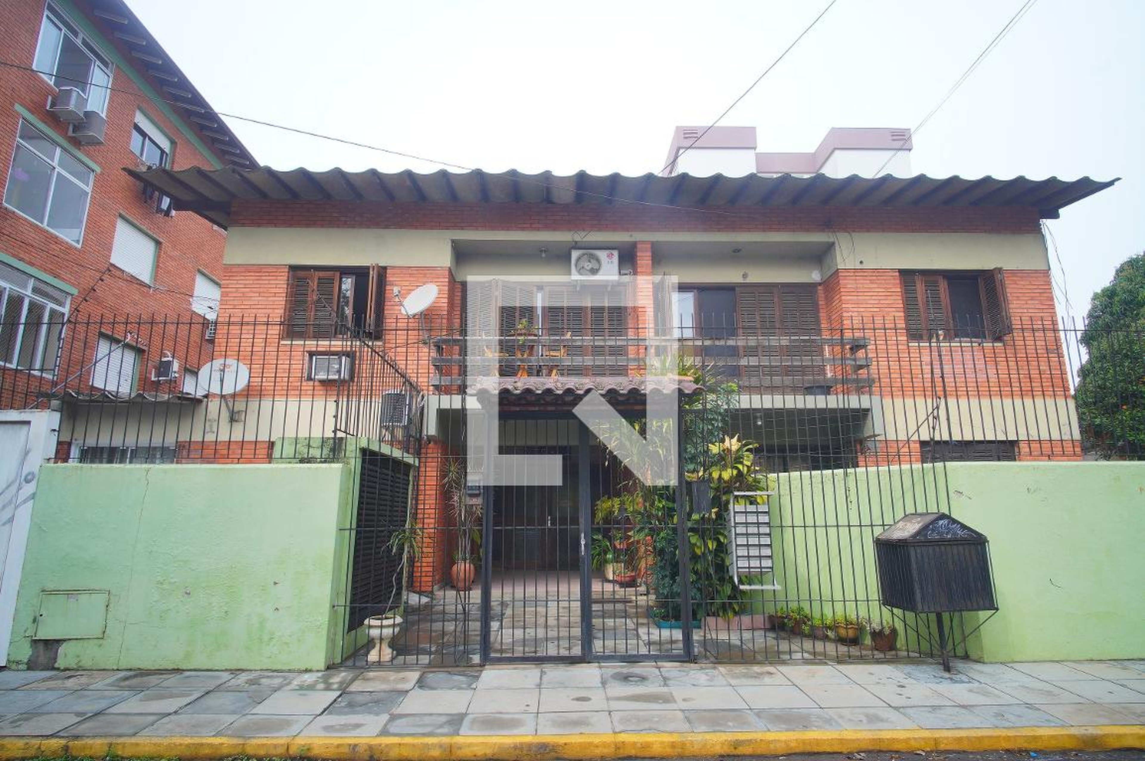 Fachada Condomínio em Rua São Miguel, 53