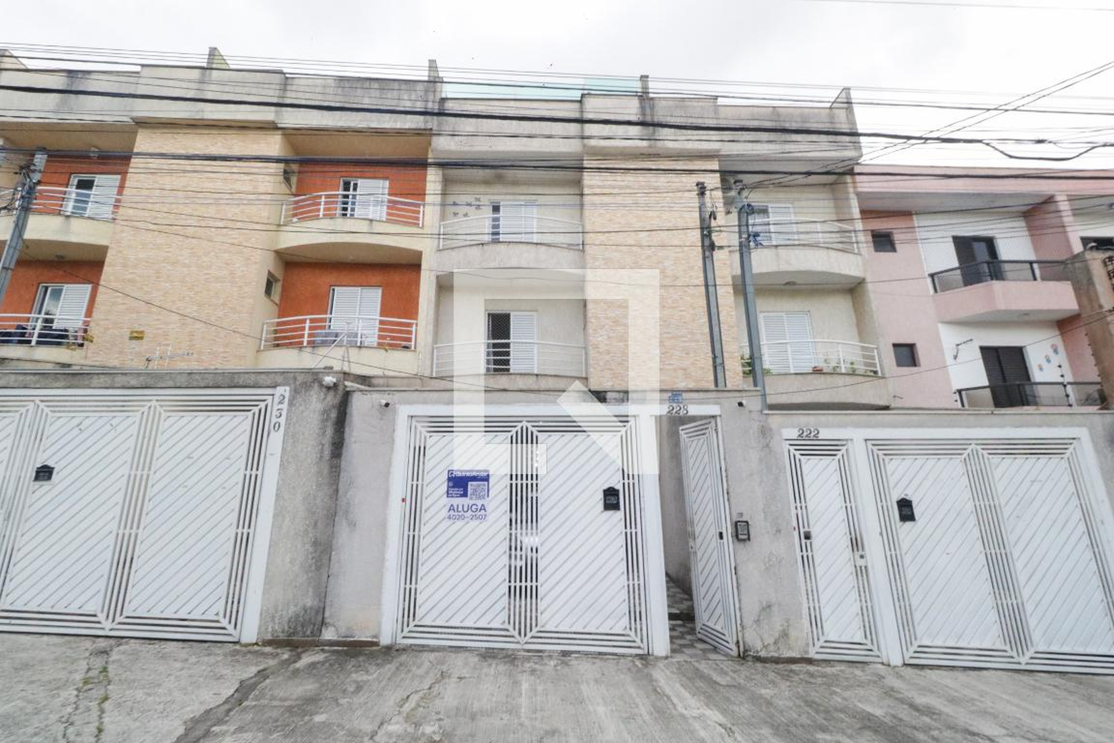Fachada Condomínio em Rua Clélia, 228